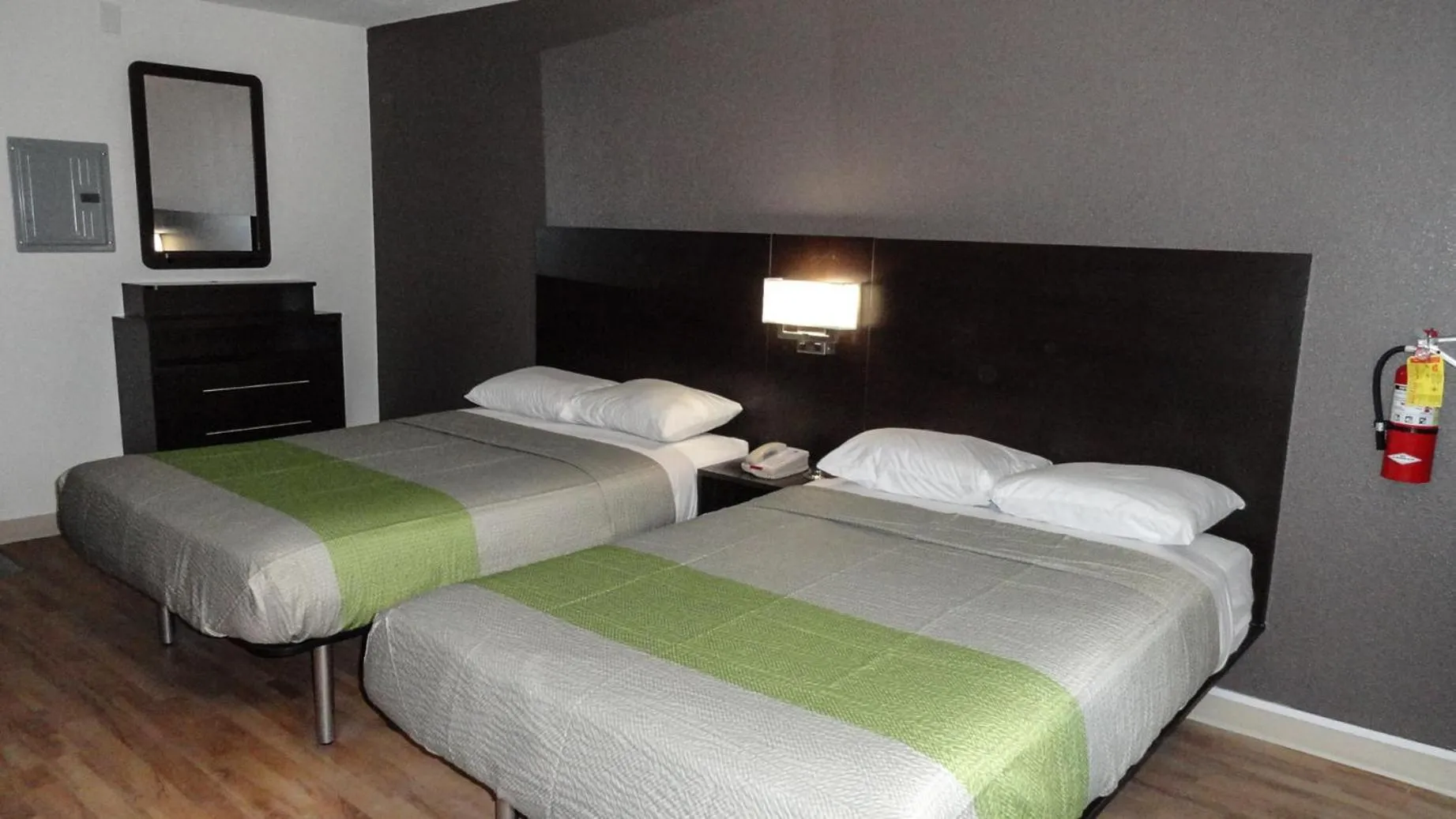 Bedroom, Bed in Motel 6-Columbus, GA - Downtown