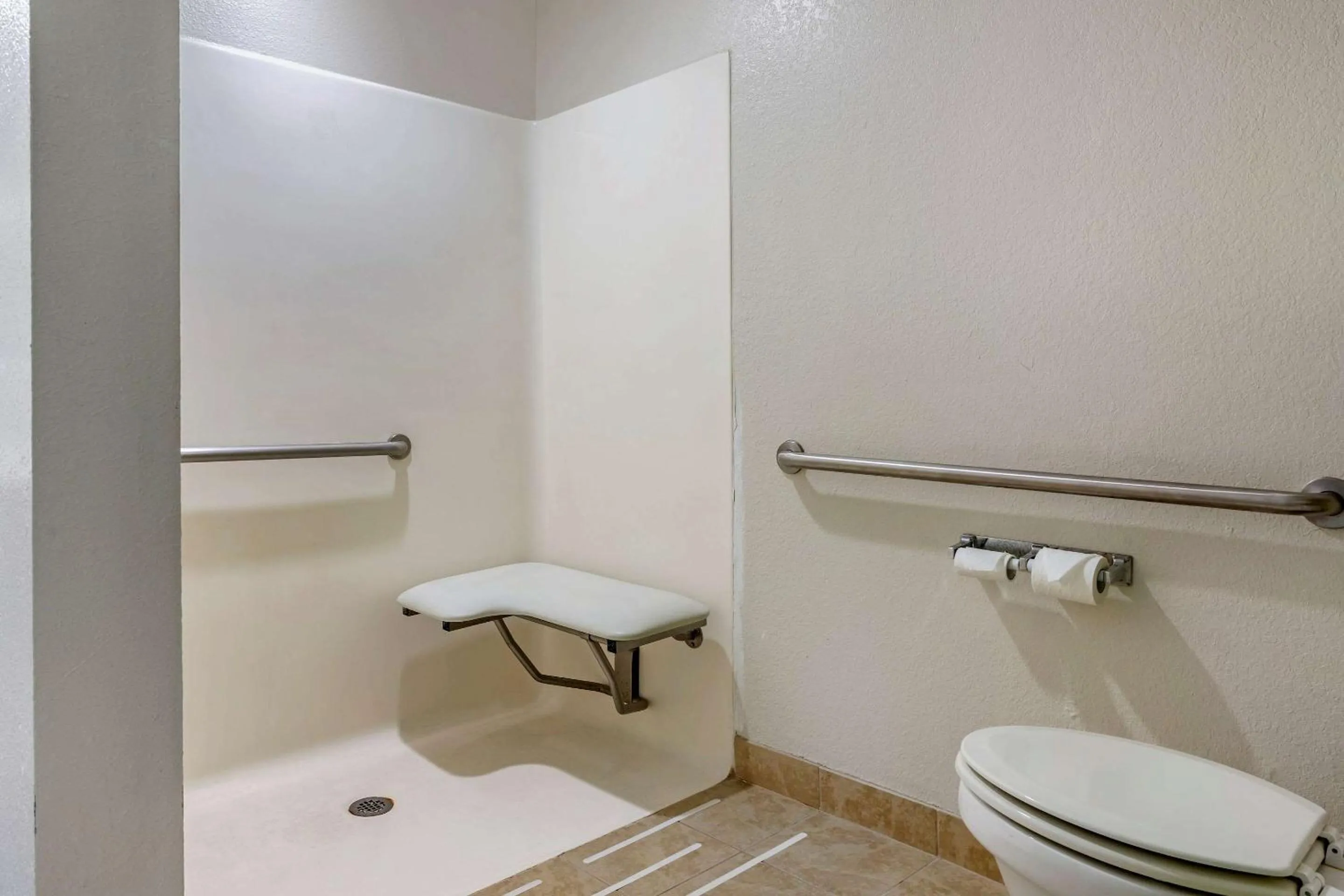 Photo of the whole room in Sleep Inn & Suites Brunswick North