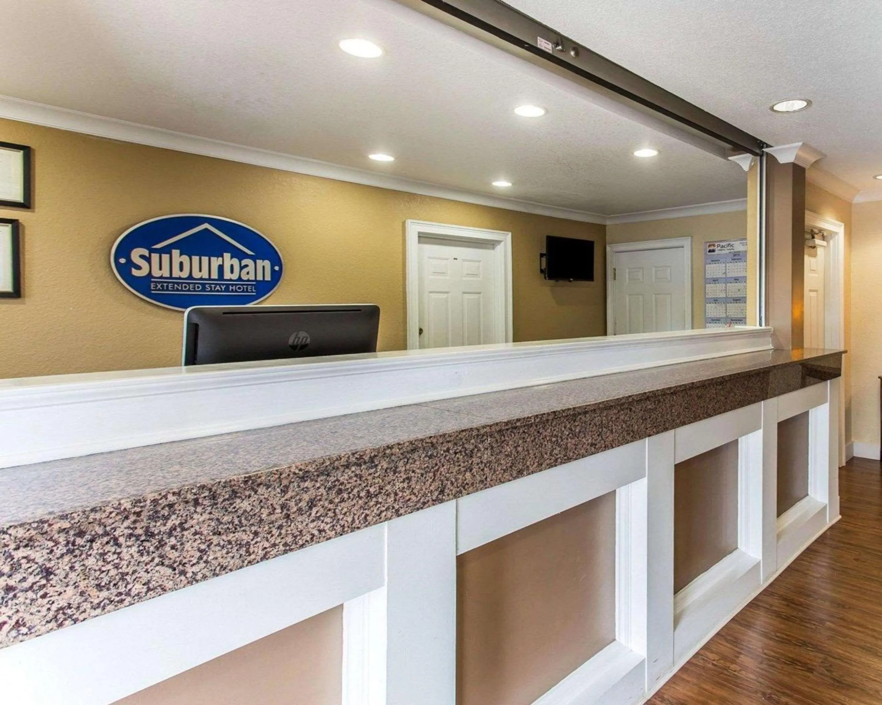 Lobby or reception in Suburban Studios Kennesaw-Marietta North