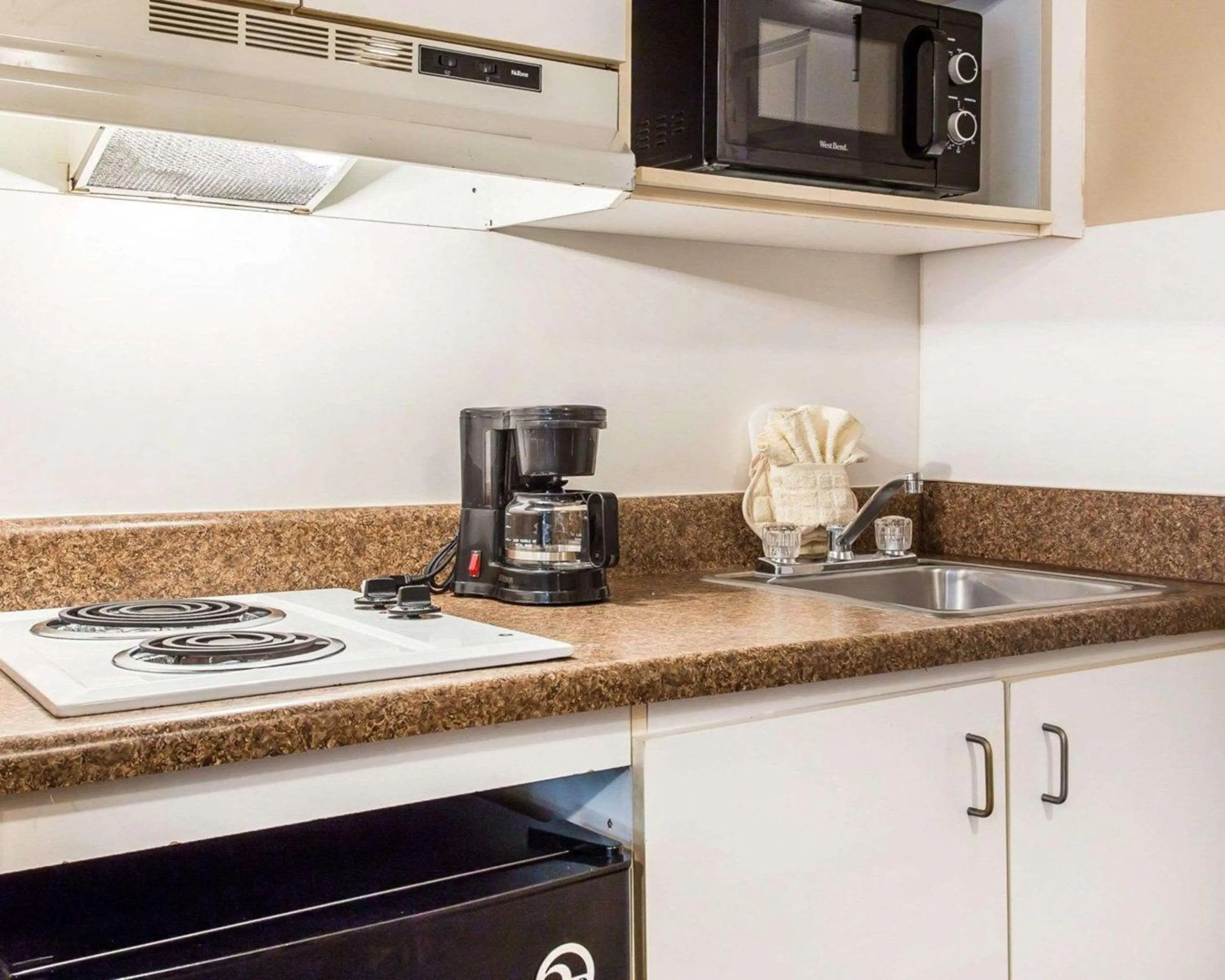 Kitchen or kitchenette in Suburban Studios Kennesaw-Marietta North