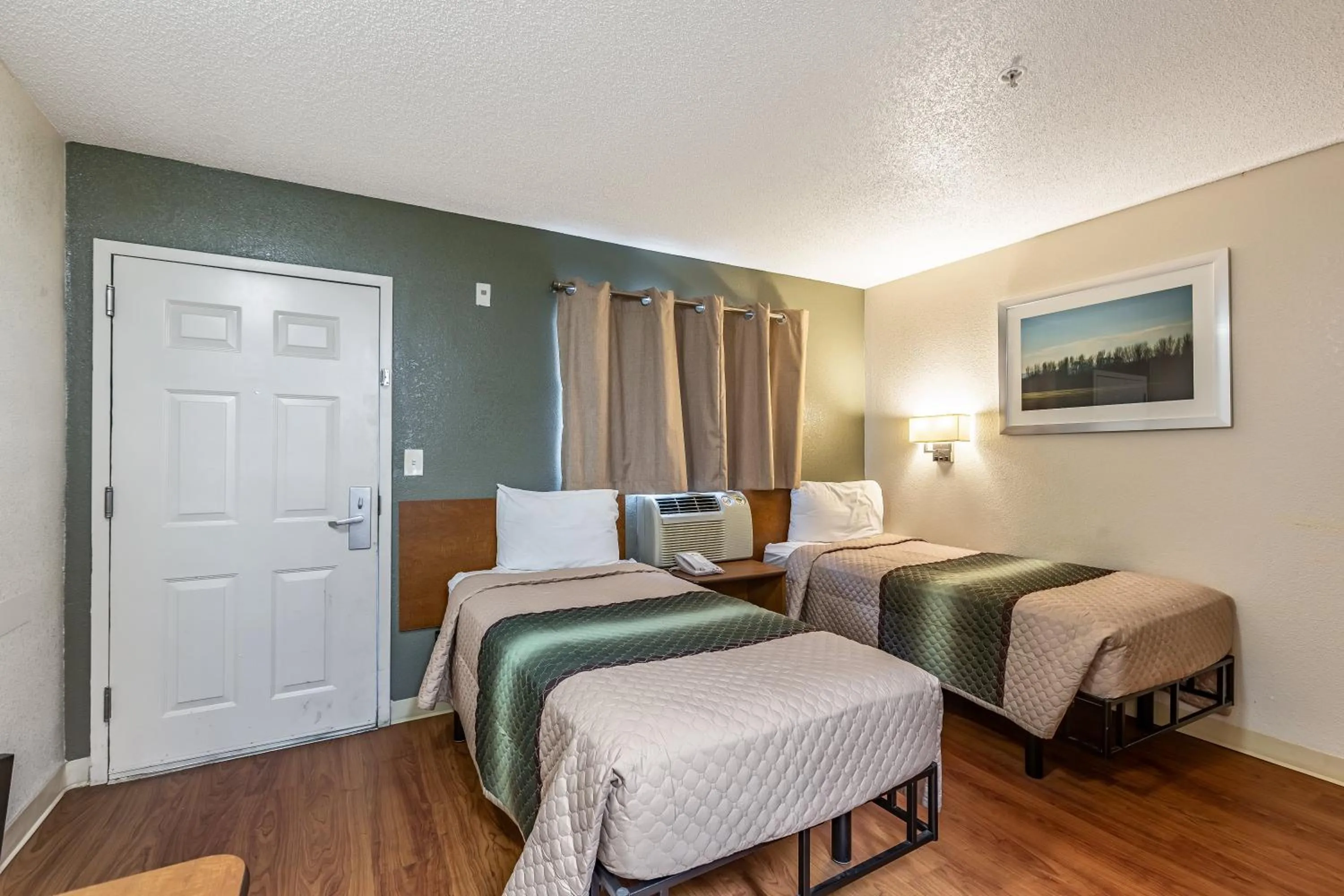 Bedroom, Bed in HomeTowne Studios by Red Roof Atlanta - Chamblee