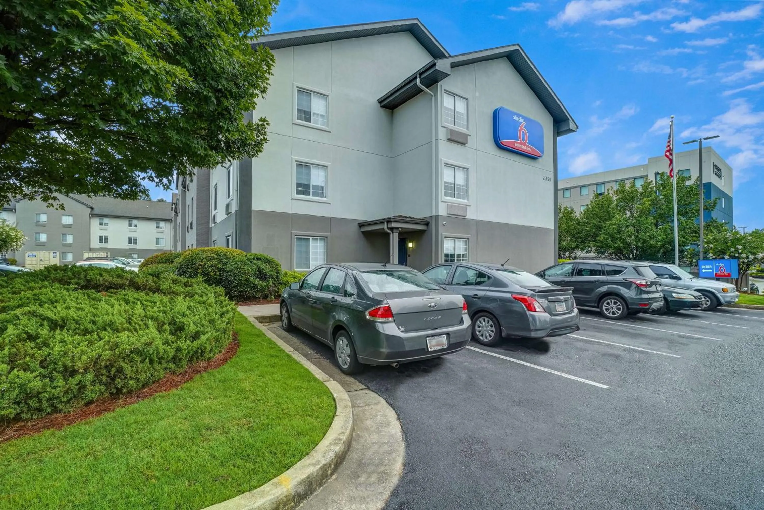 Property building in Studio 6 Duluth GA Near Gas South District