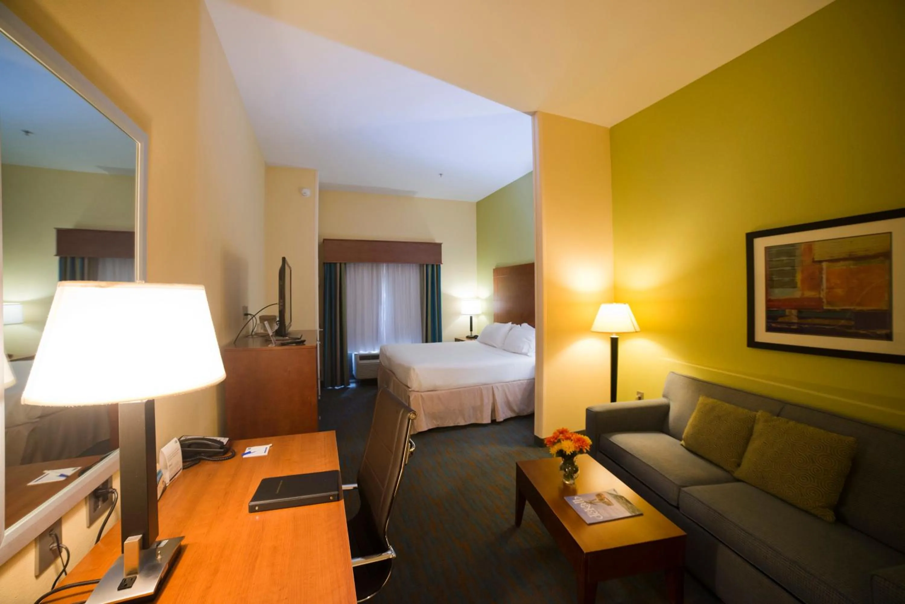 Photo of the whole room, Bed in Holiday Inn Express Hotel & Suites Atlanta East - Lithonia by IHG