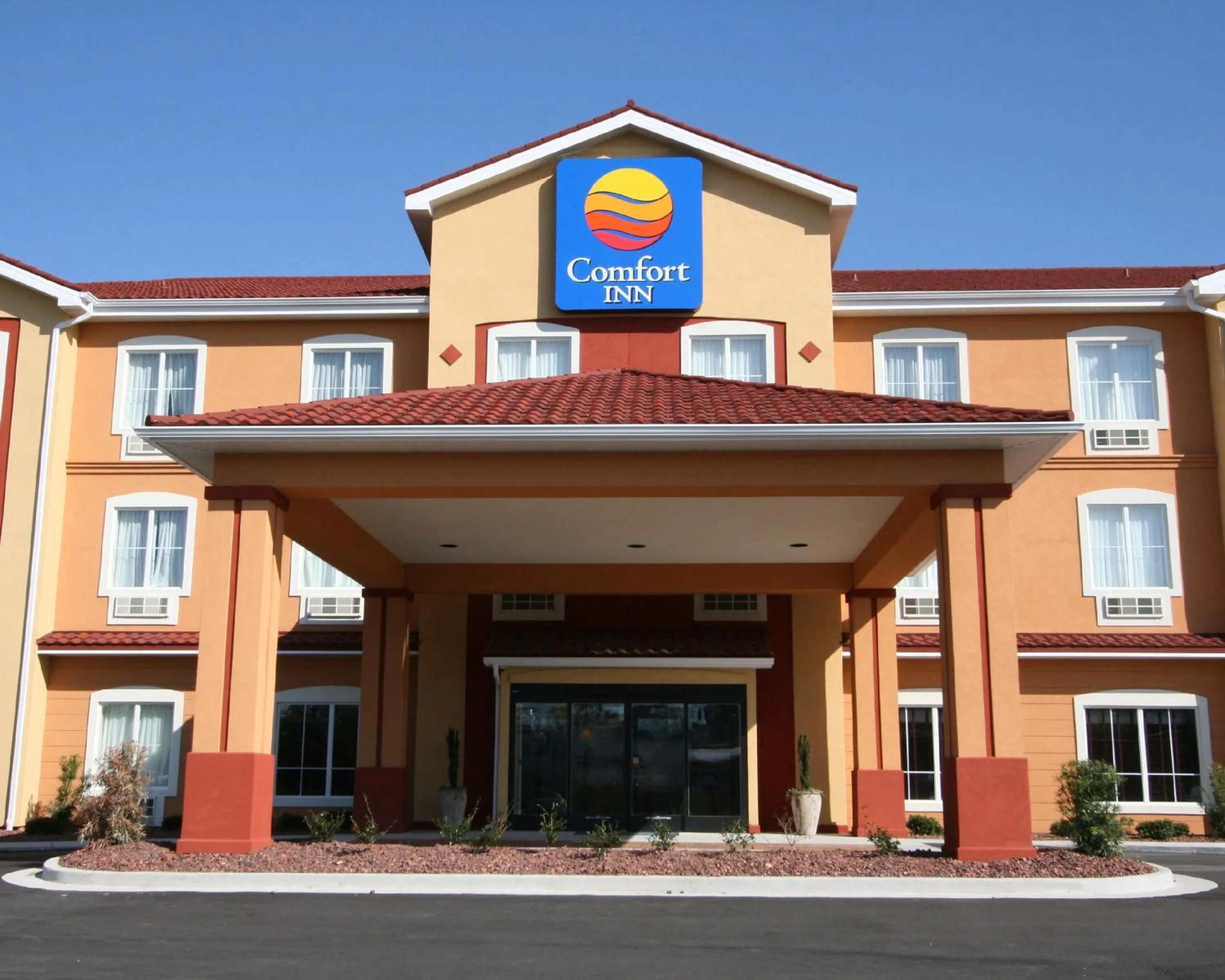 Property building in Comfort Inn Blackshear Hwy 84
