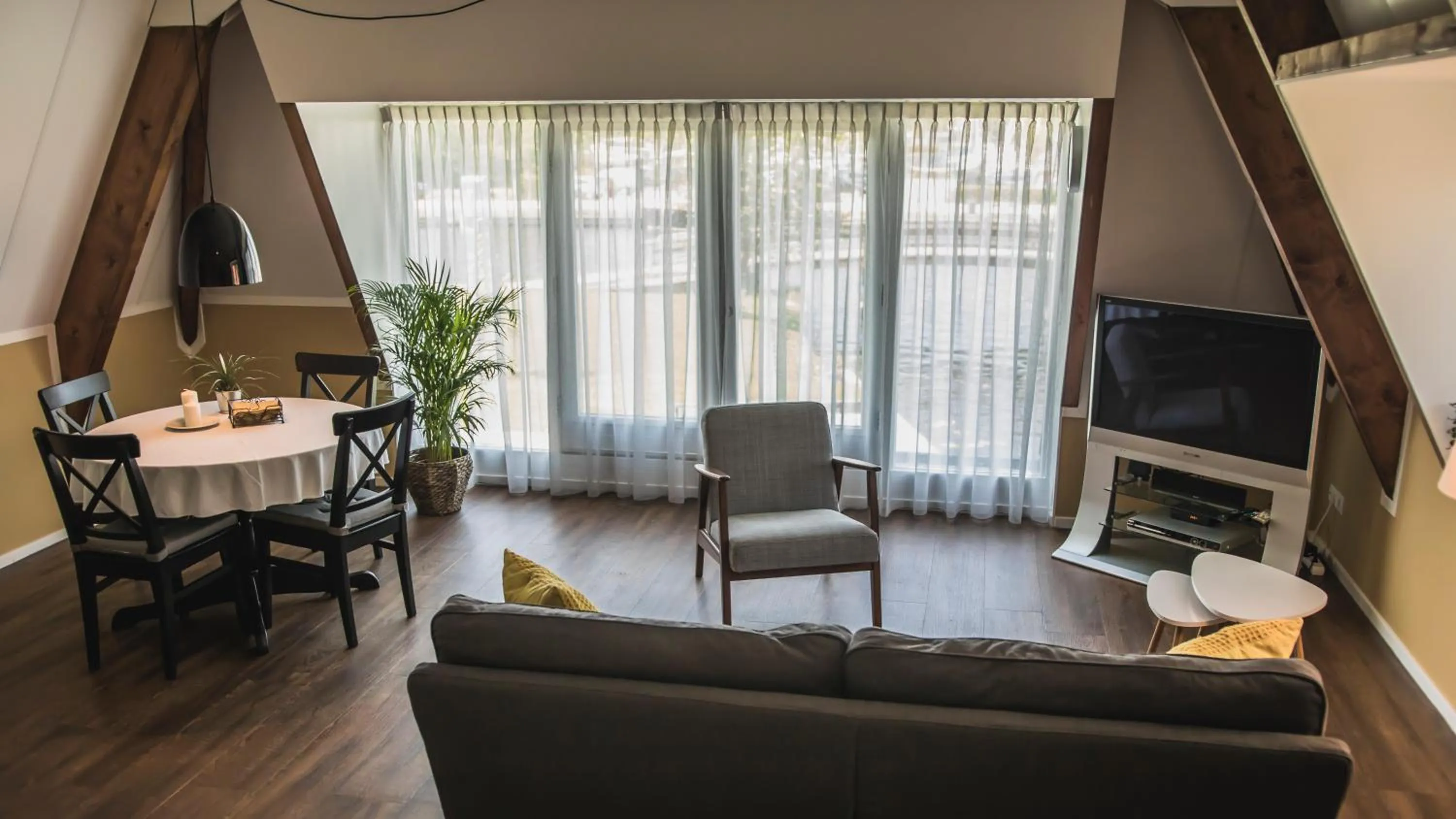 Communal lounge/ TV room in B&B Lisa Groningen