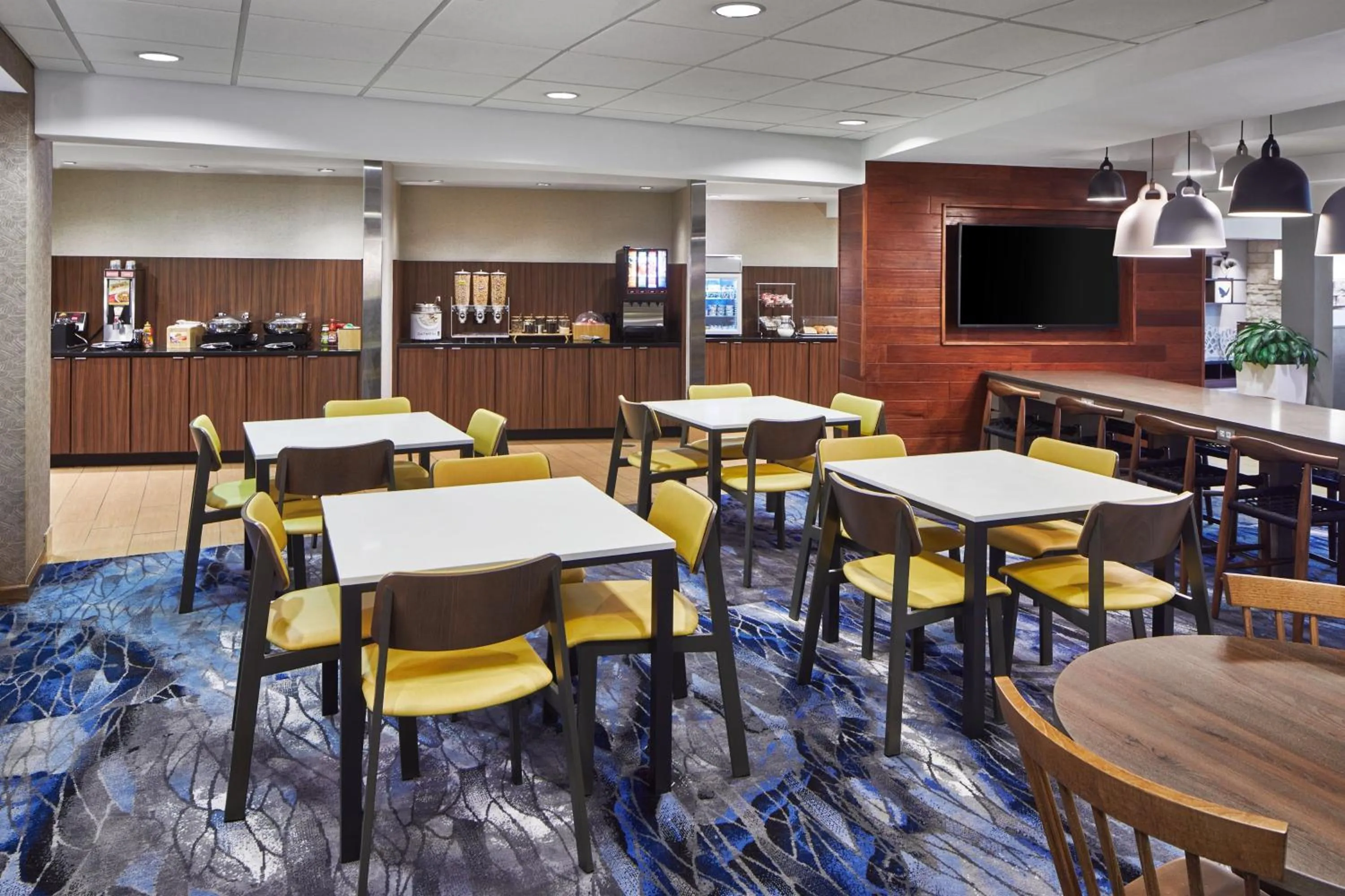 Breakfast in Fairfield Inn & Suites by Marriott Gainesville