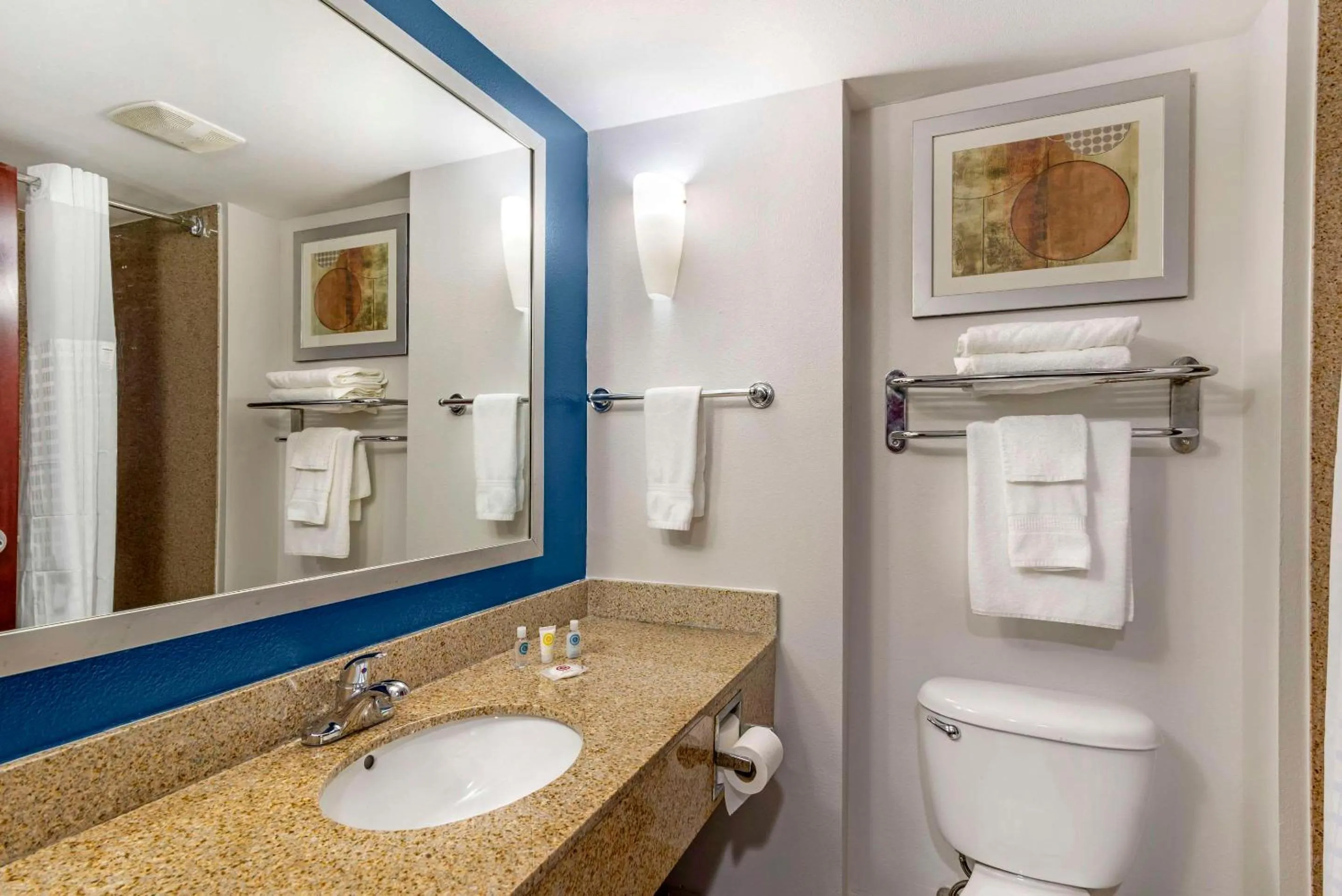 Bedroom in Comfort Suites Atlanta Airport