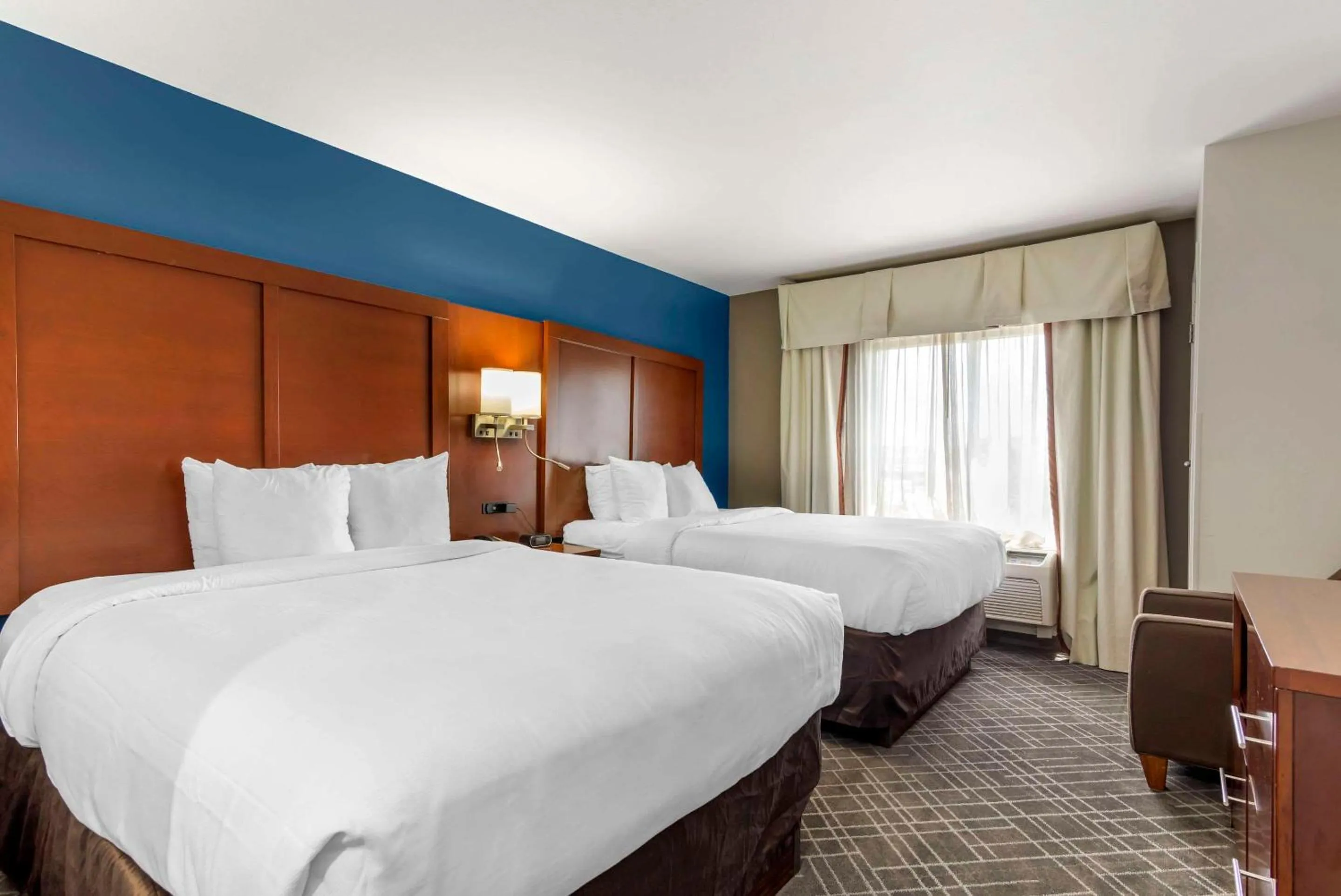 Bedroom, Bed in Comfort Suites Atlanta Airport