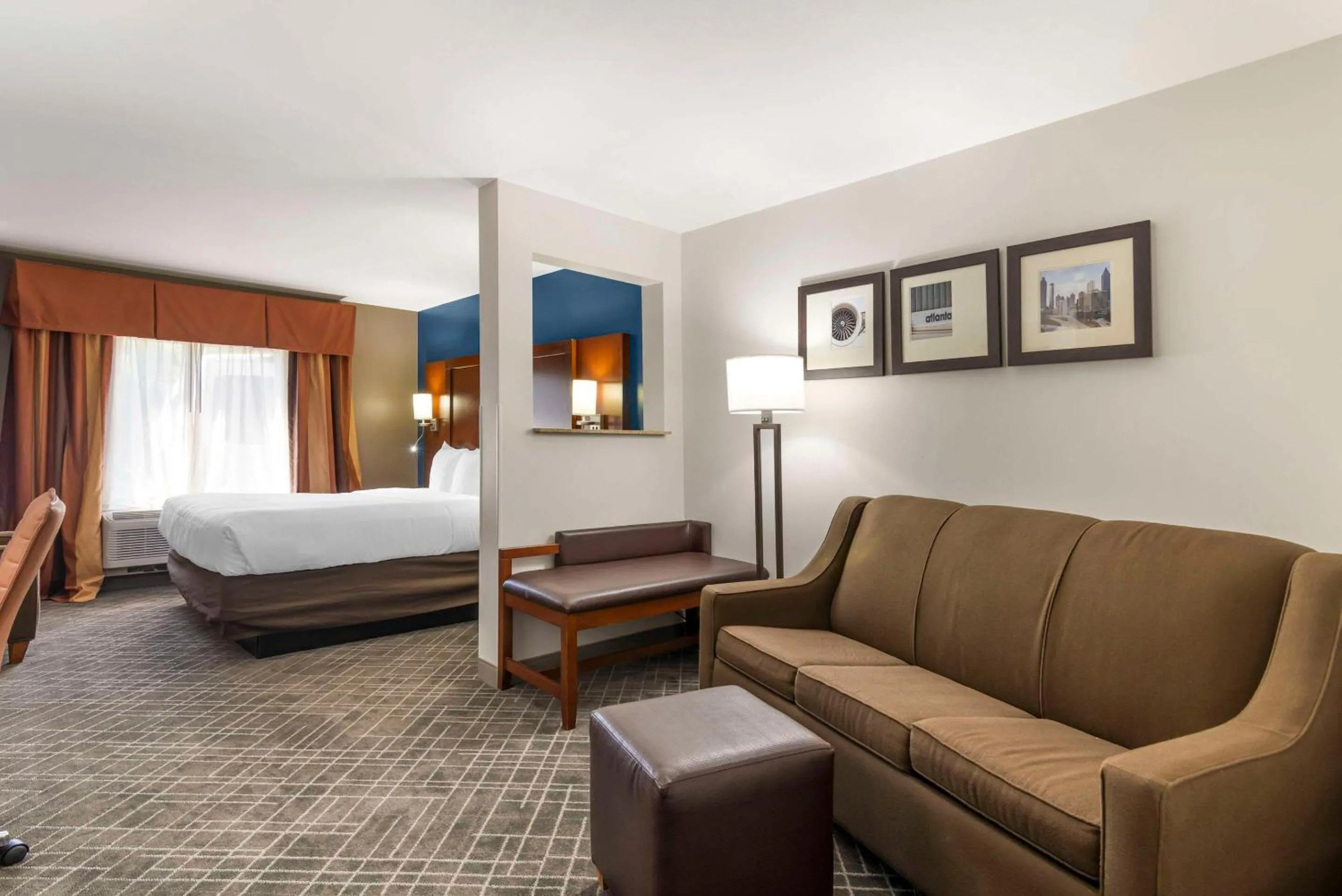 Bedroom, Bed in Comfort Suites Atlanta Airport