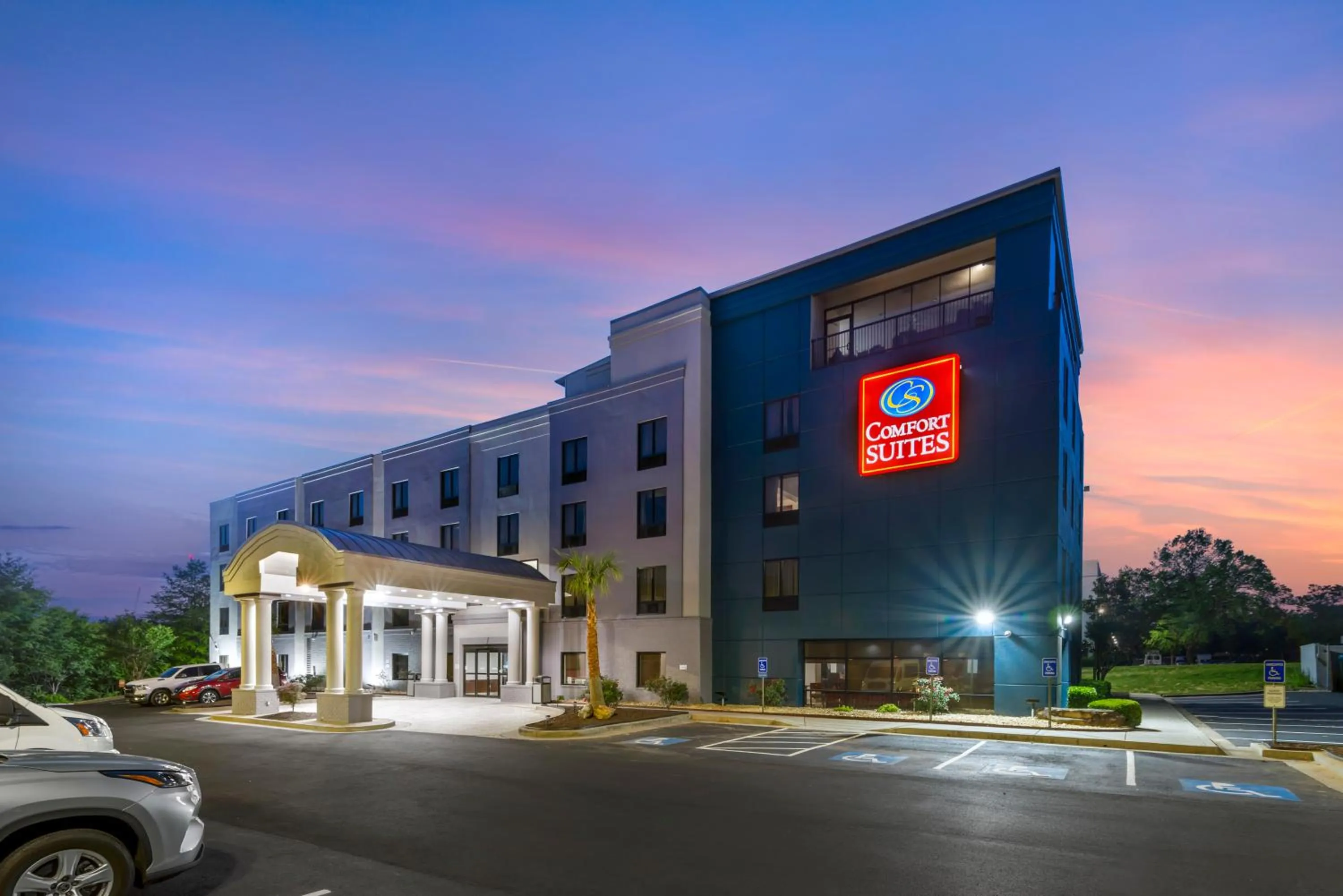 Property building in Comfort Suites Atlanta Airport