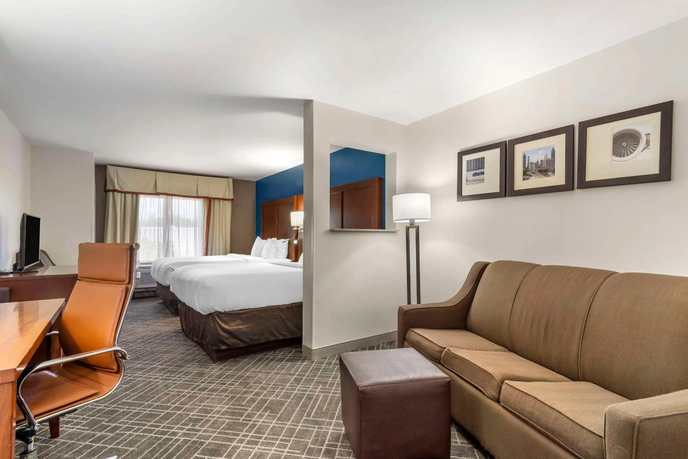 Bedroom, Bed in Comfort Suites Atlanta Airport