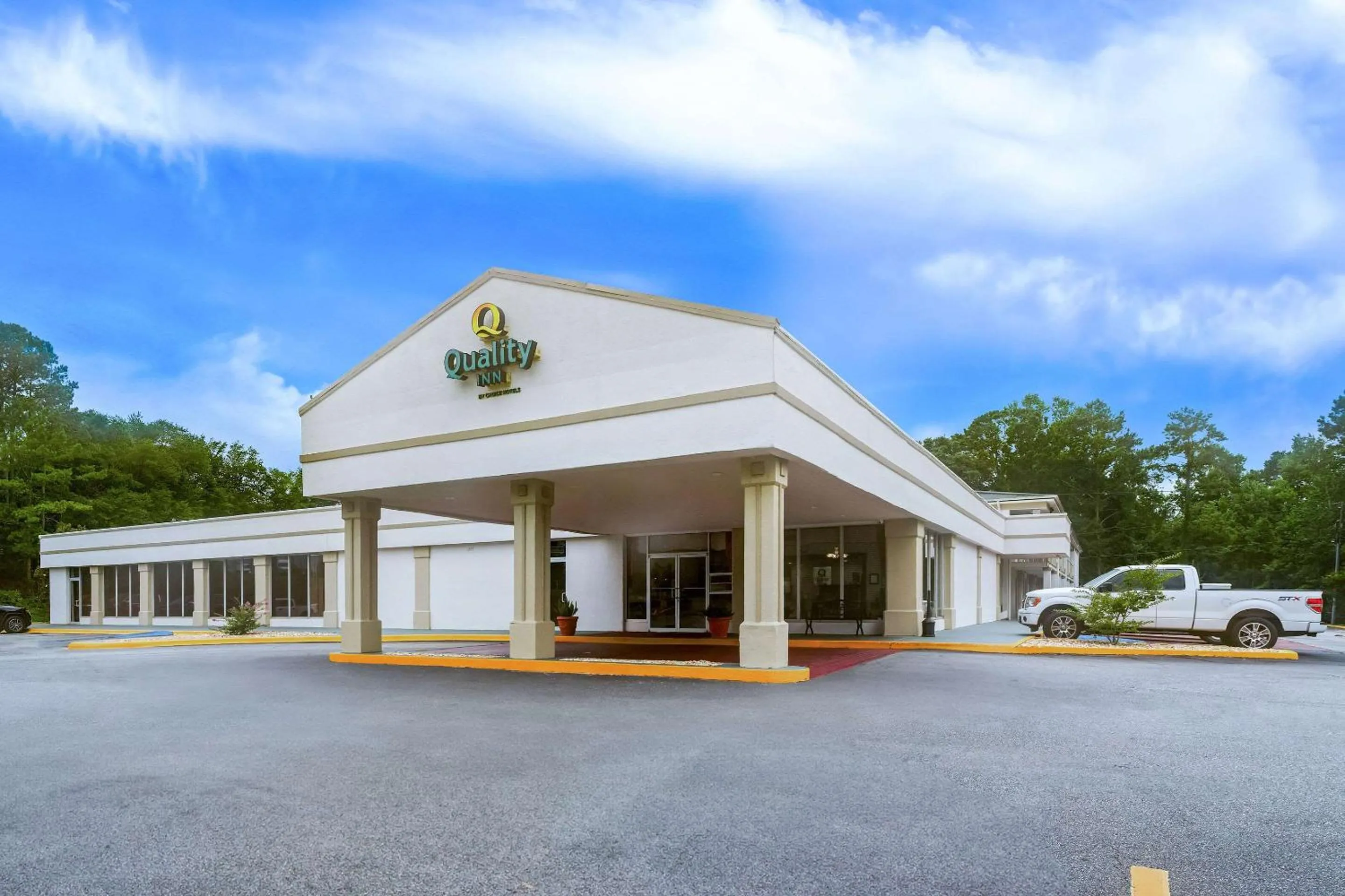 Property building in Quality Inn Americus