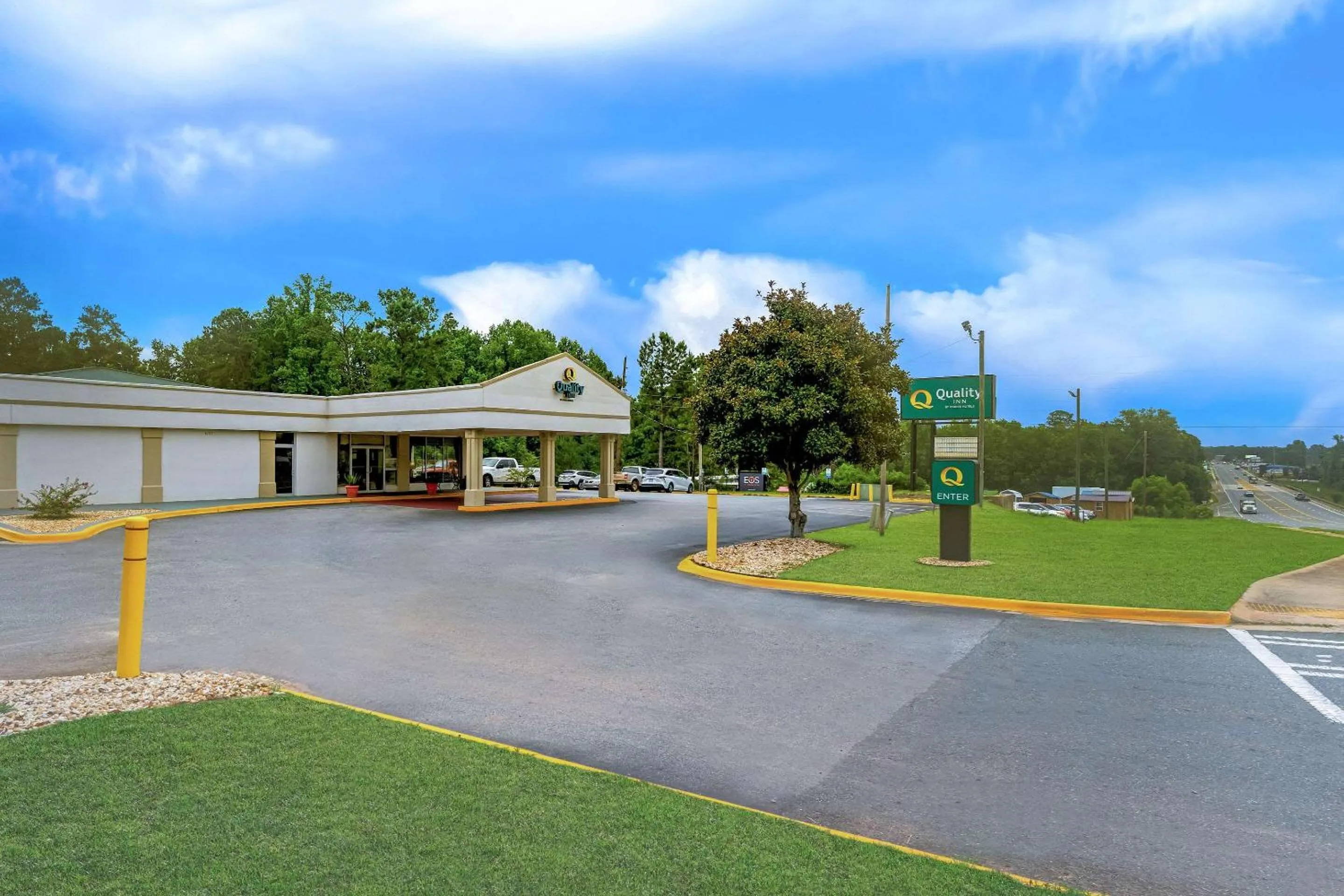 Property building in Quality Inn Americus