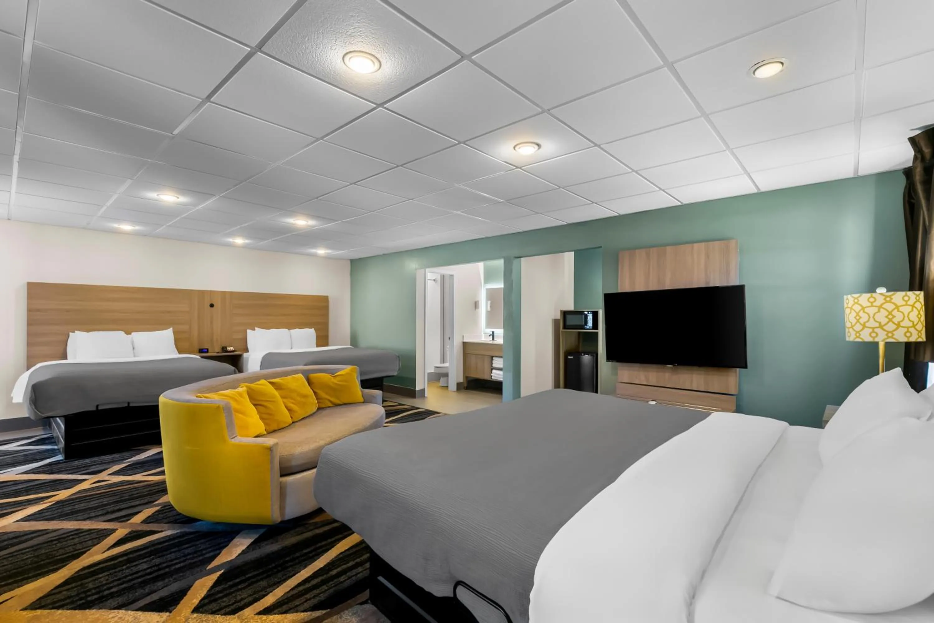 Bed in Quality Inn Downtown Helen