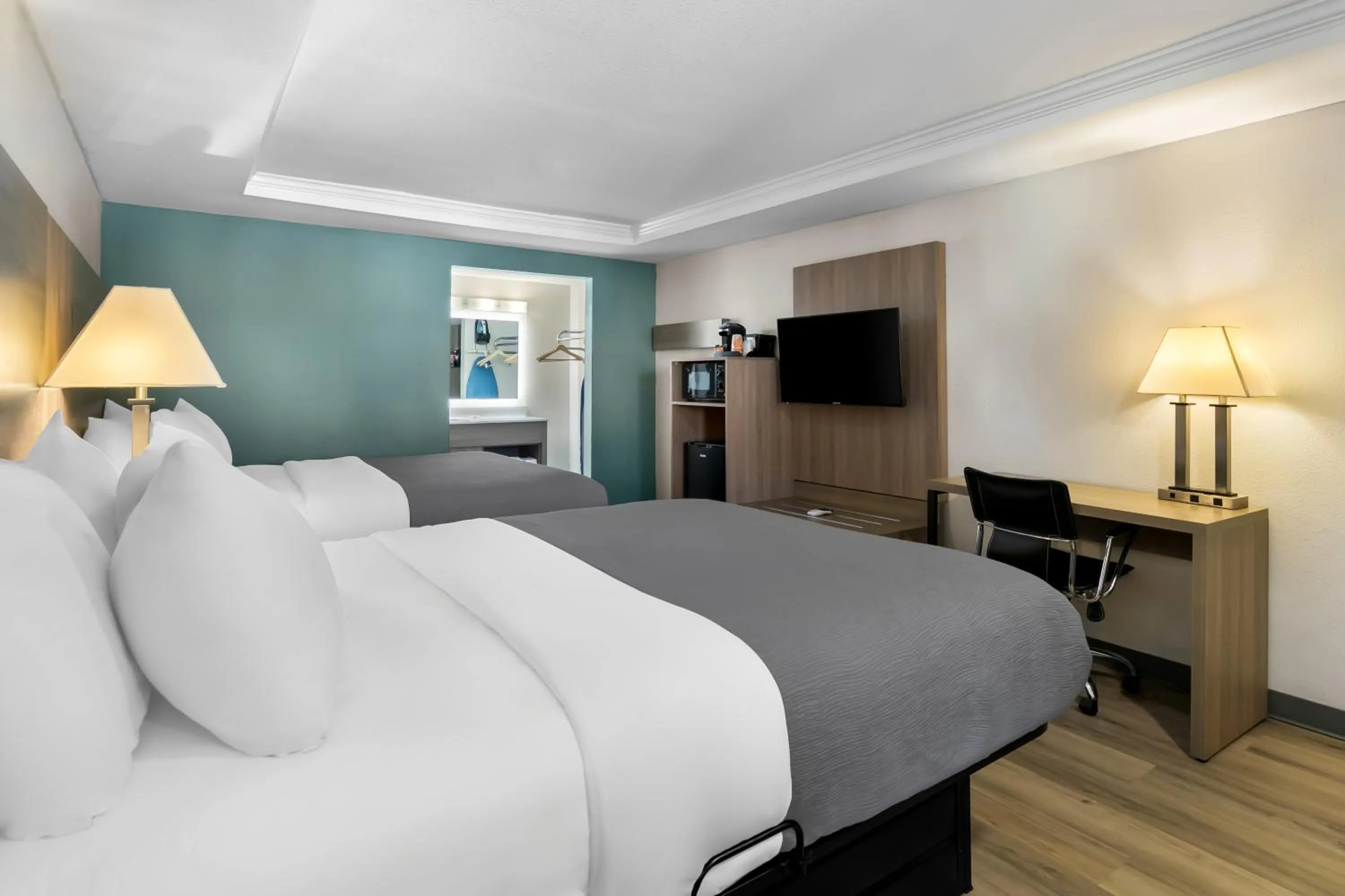 Bed in Quality Inn Downtown Helen