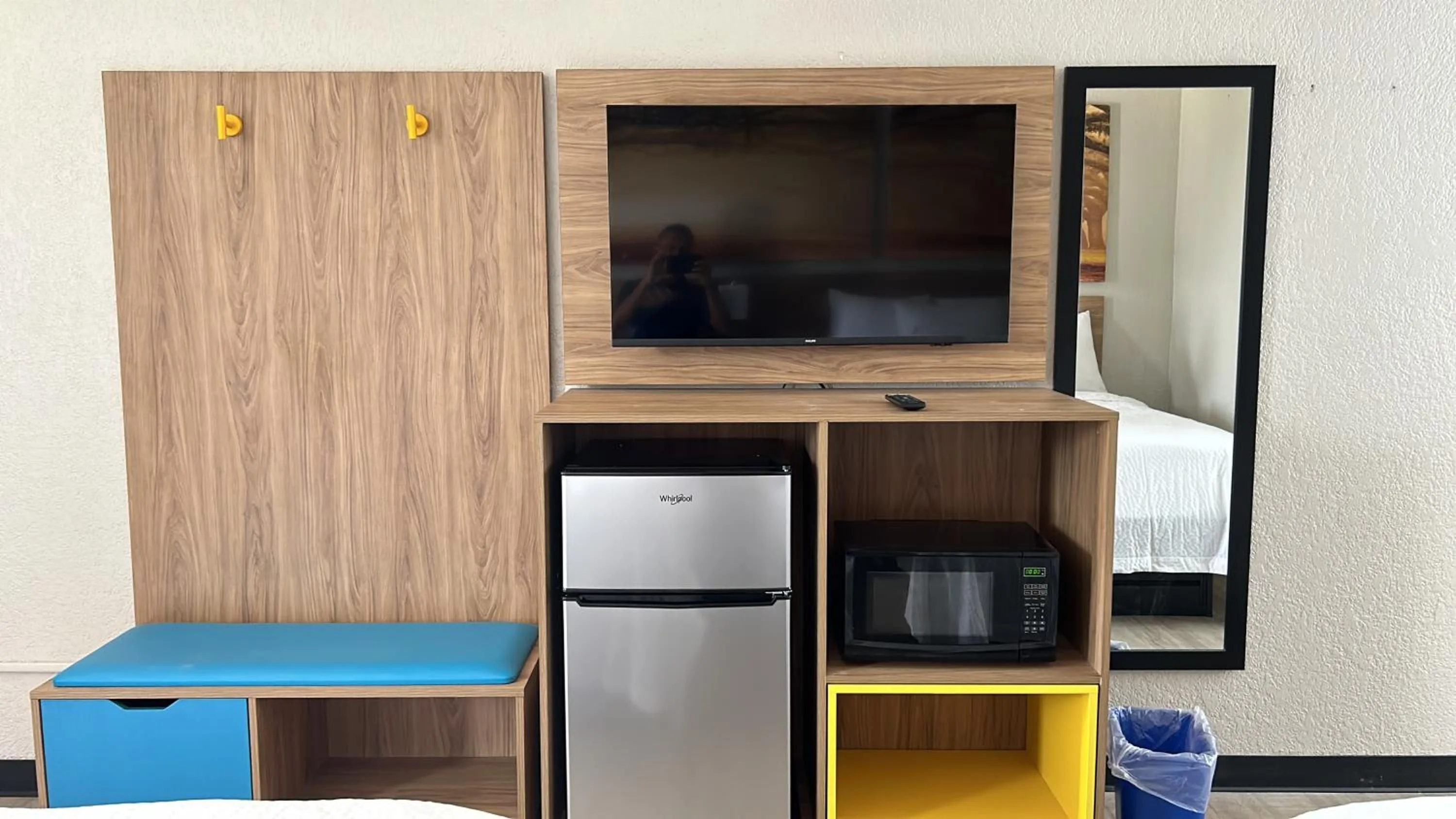 TV and multimedia in Days Inn by Wyndham Hinesville Near Fort Stewart, Newly Renovated, Free Hot Breakfast, Restaurant and Bar