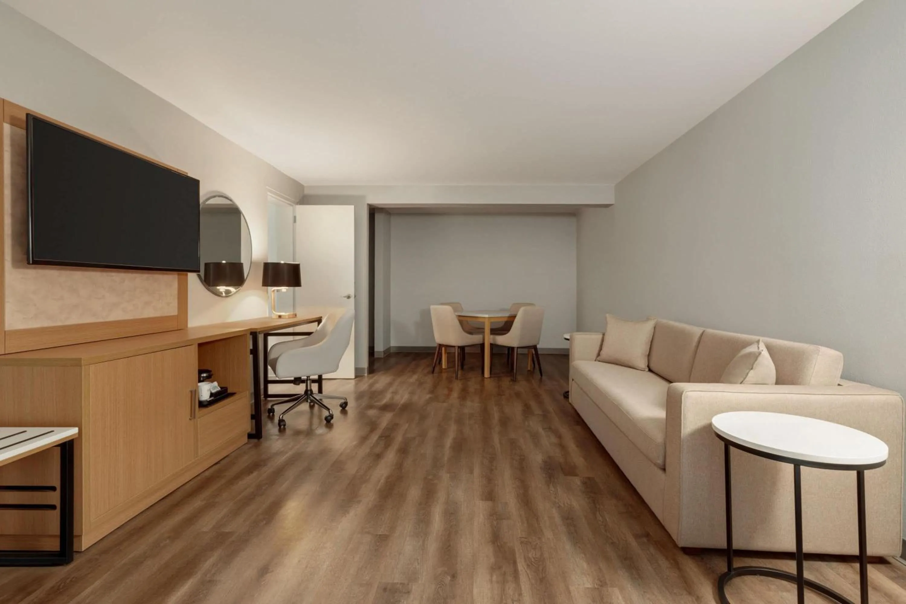 Photo of the whole room in Wyndham Garden Atlanta Airport