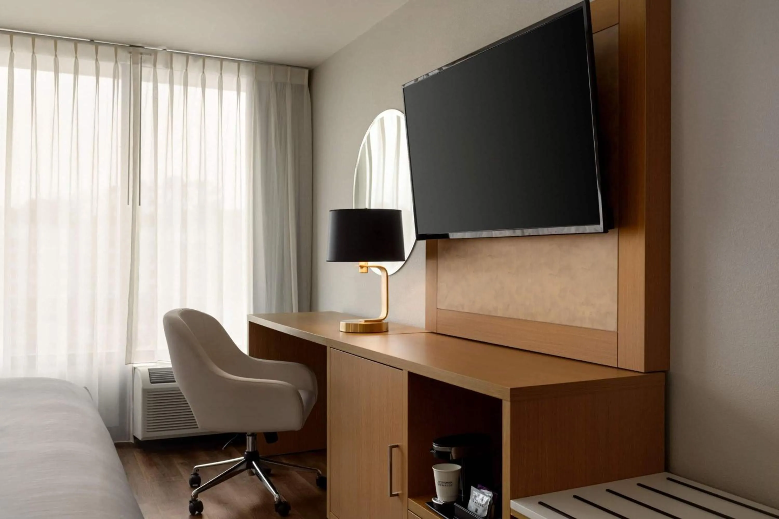 Photo of the whole room in Wyndham Garden Atlanta Airport