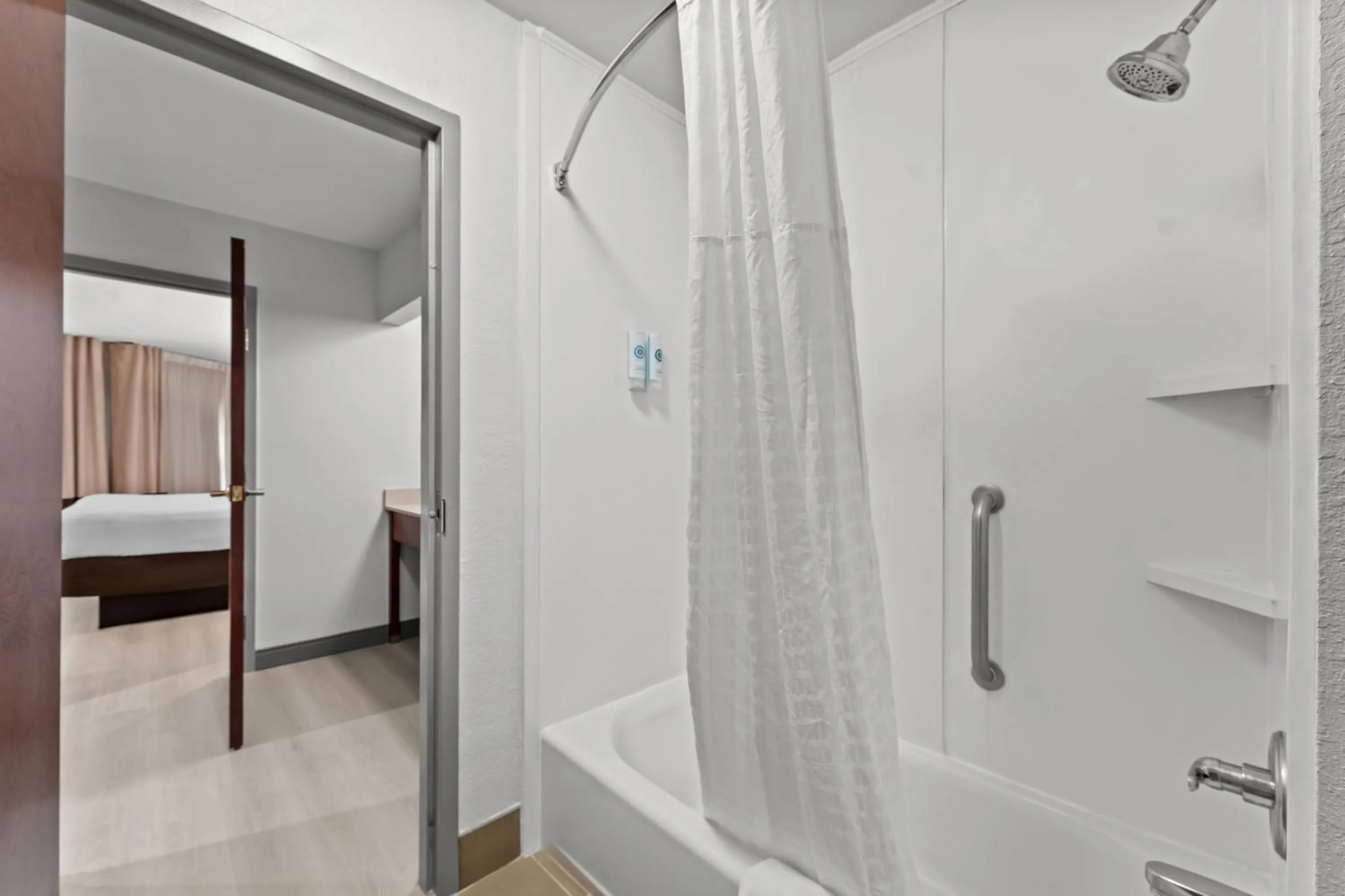 Bed in Comfort Inn & Suites Perry National Fairgrounds Area