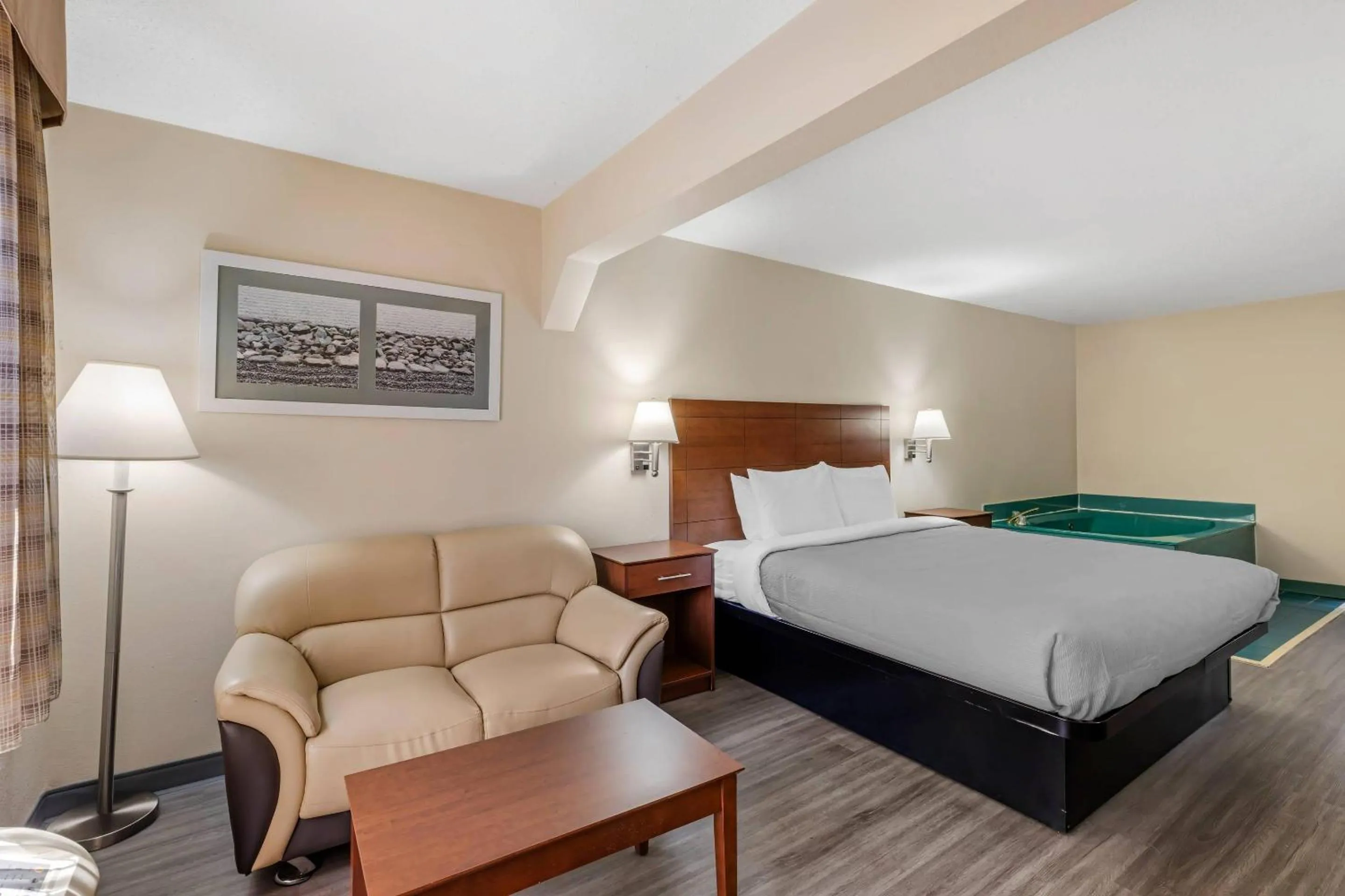 Bedroom, Bed in Quality Inn & Suites Stockbridge Atlanta South I-75
