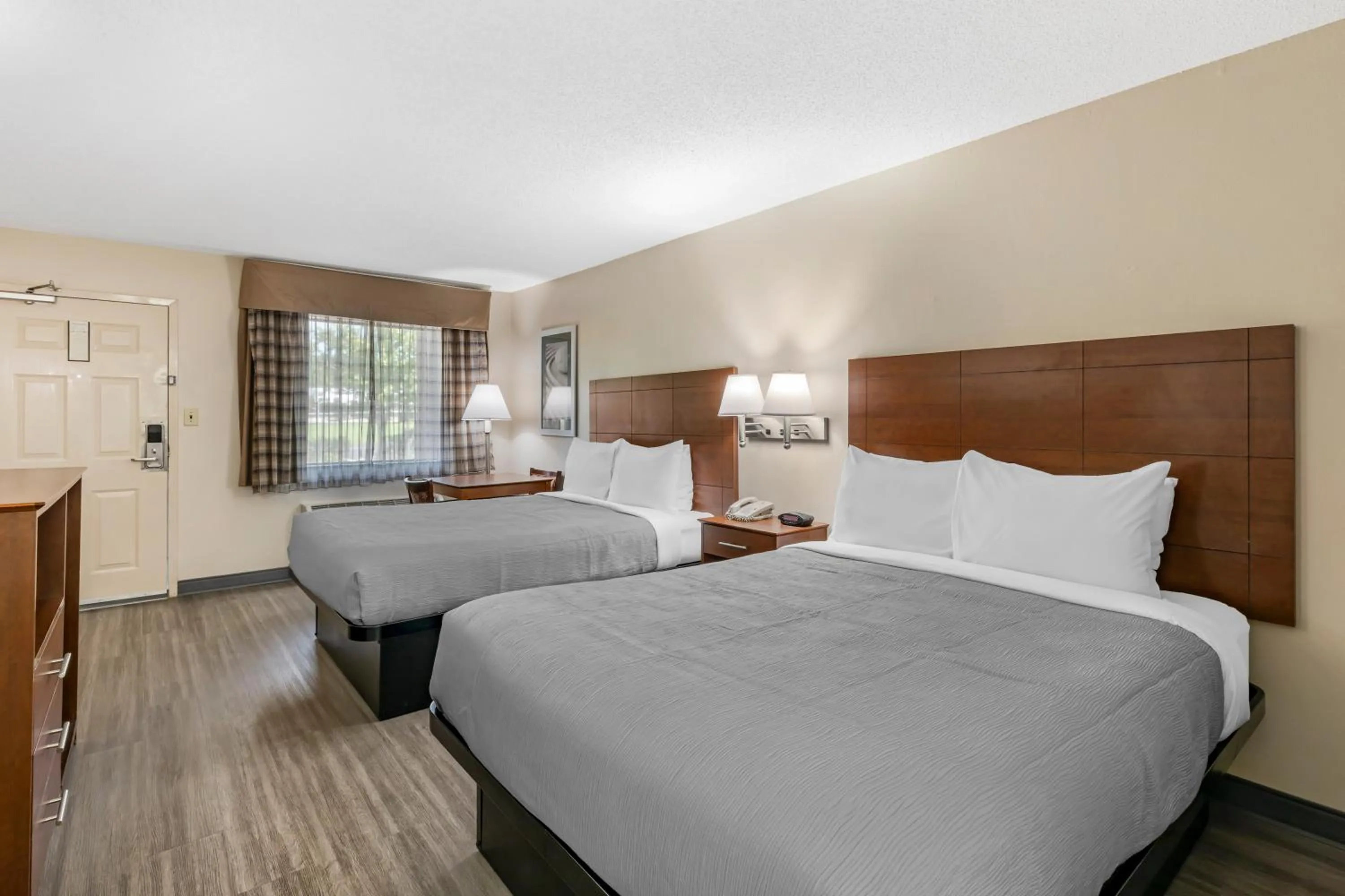 Bed in Quality Inn & Suites Stockbridge Atlanta South I-75