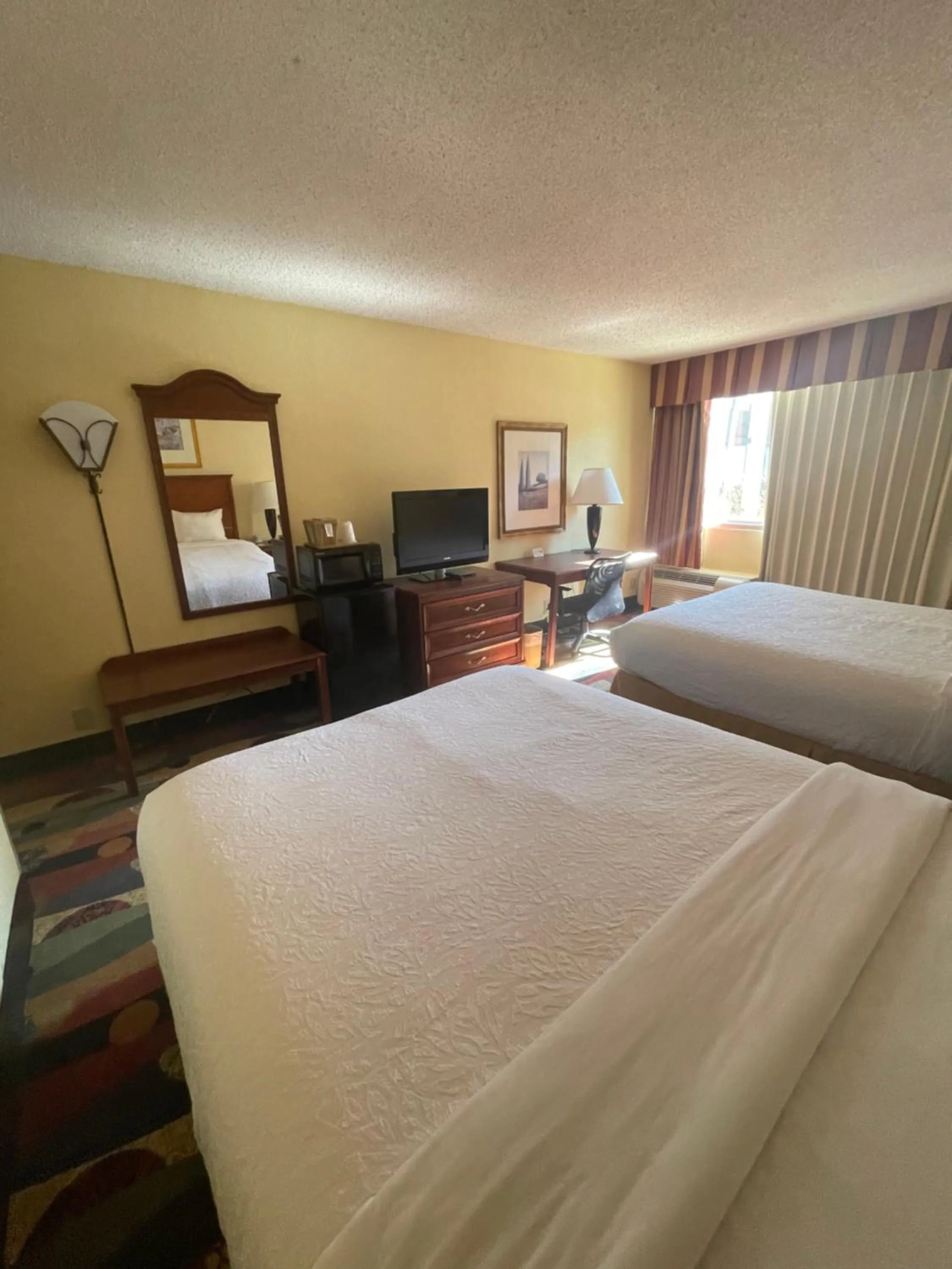Bed in Budgetel Inn & Suites Atlanta