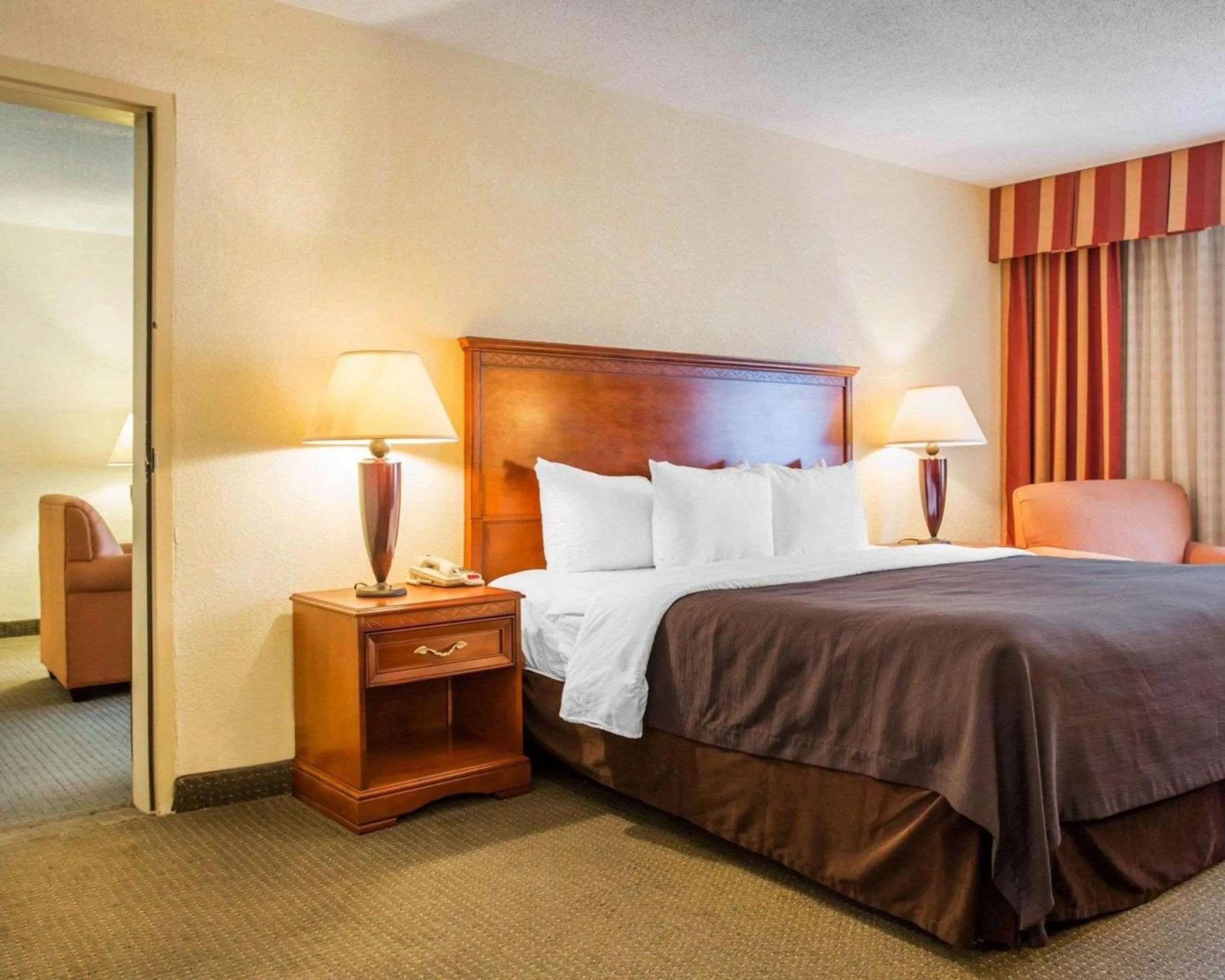 Photo of the whole room, Bed in Budgetel Inn & Suites Atlanta
