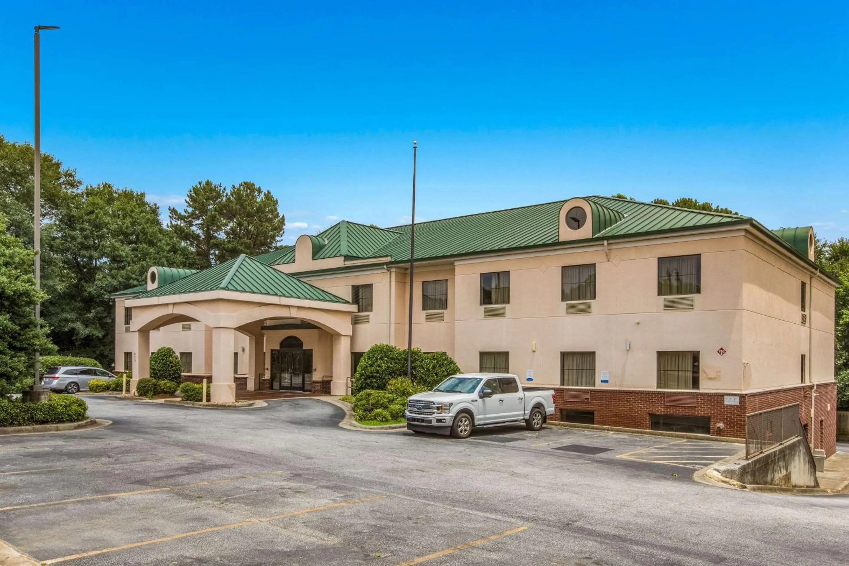 Property building in Econo Lodge Inn & Suites Marietta near Dobbins ARB