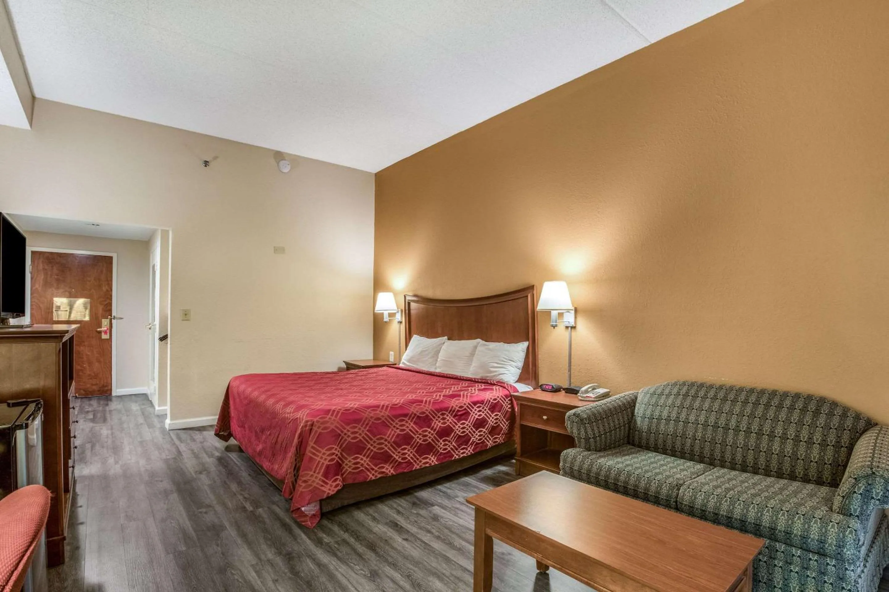 Bedroom, Bed in Econo Lodge Inn & Suites Marietta near Dobbins ARB