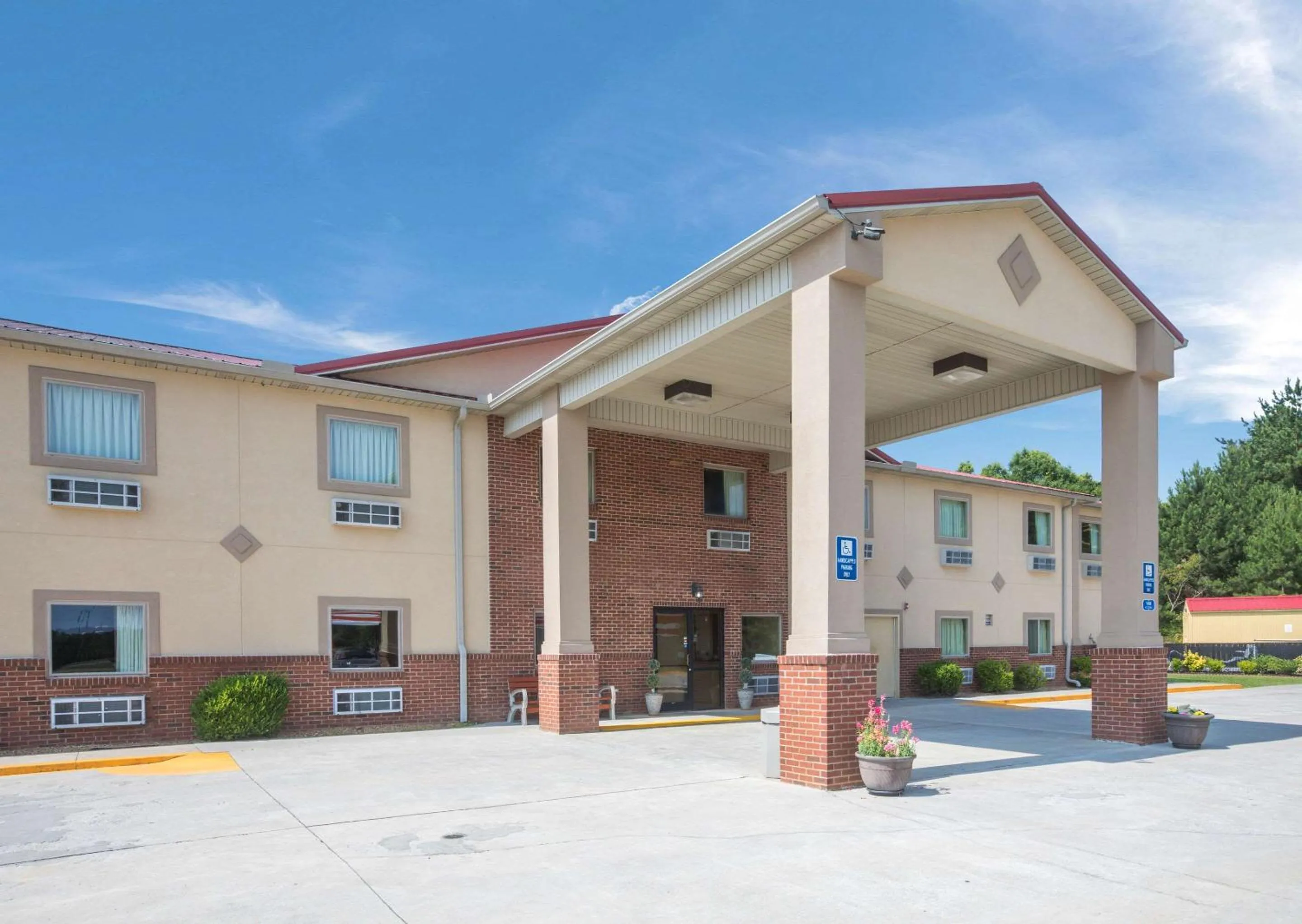 Property building in Econo Lodge Inn & Suites