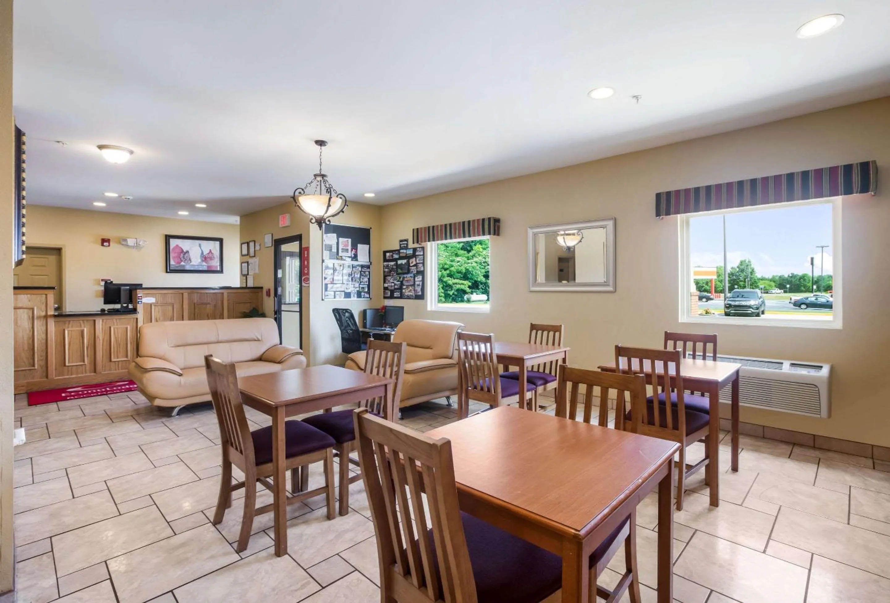 Restaurant/places to eat in Econo Lodge Inn & Suites