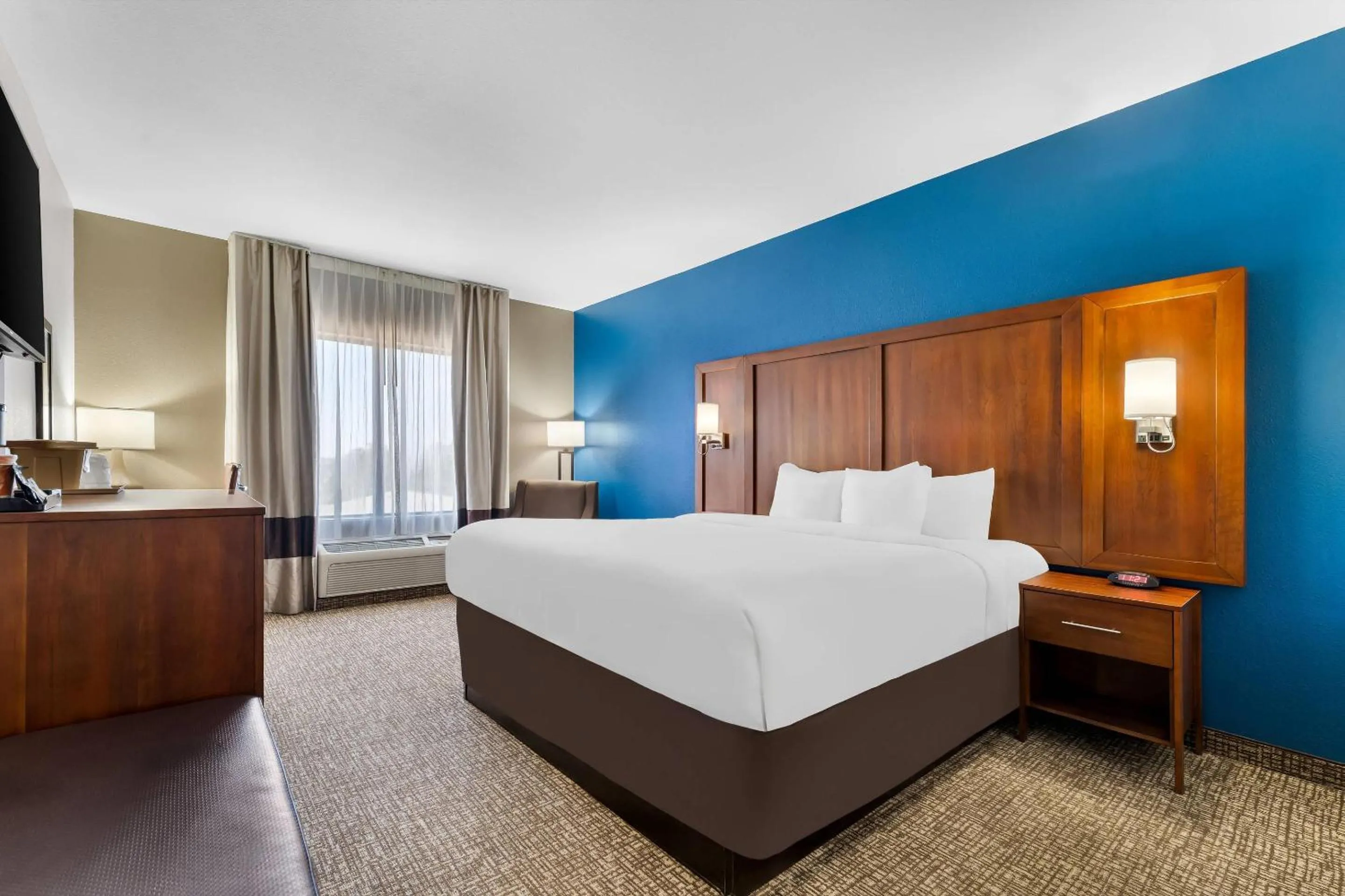 Bedroom, Bed in Comfort Inn & Suites Augusta West Near Fort Gordon