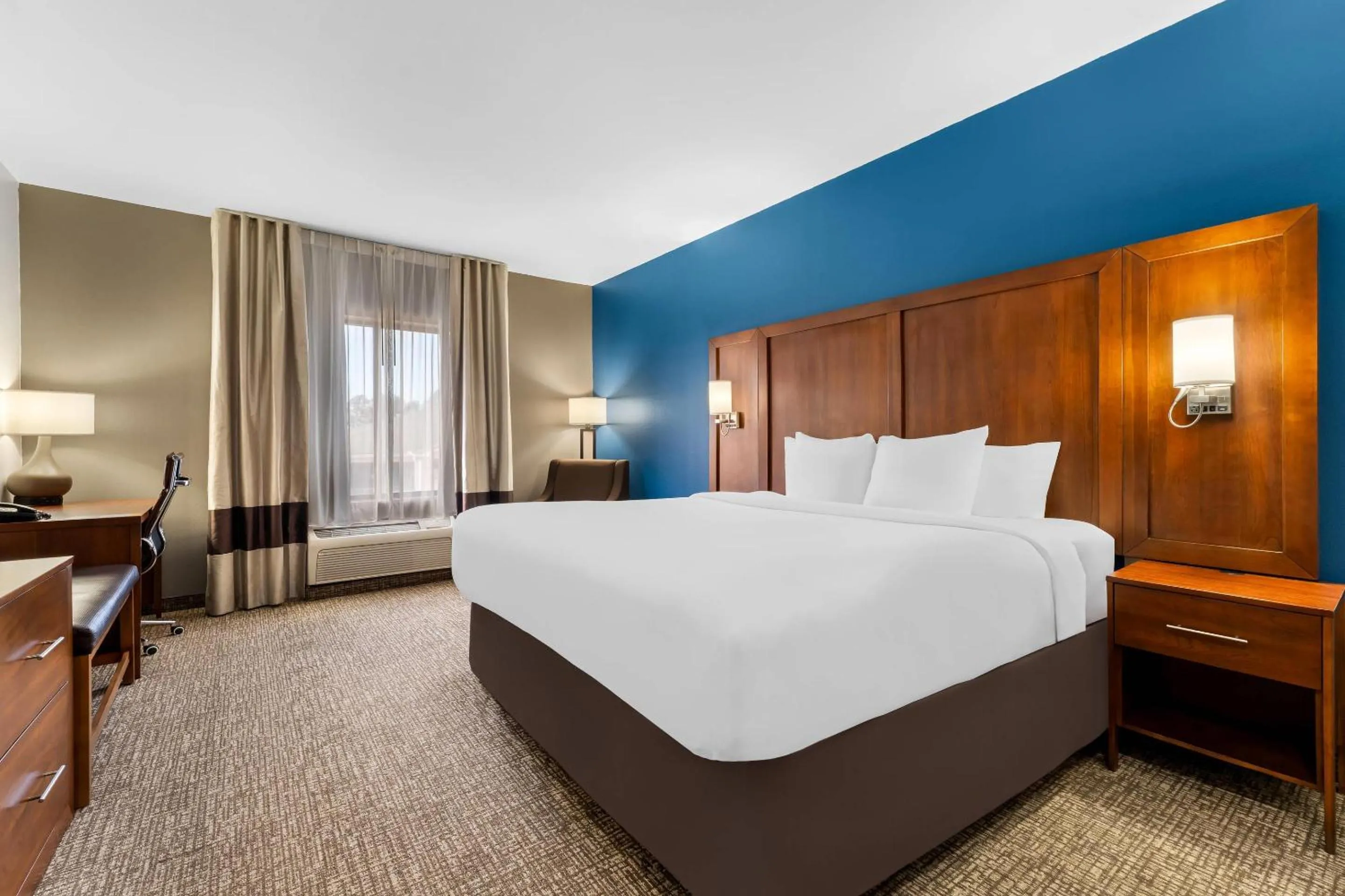 Bedroom, Bed in Comfort Inn & Suites Augusta West Near Fort Gordon