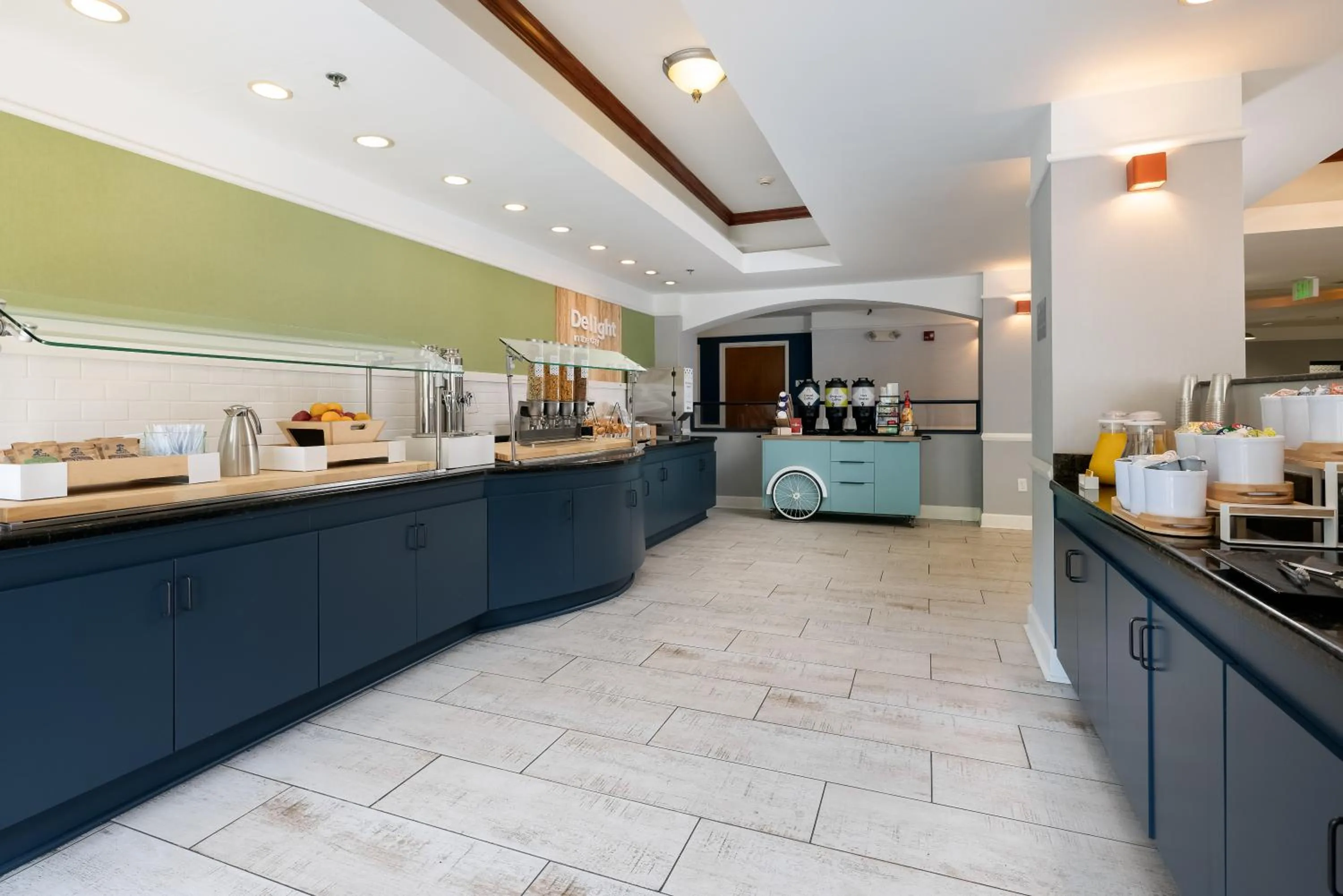 Restaurant/places to eat in Spark by Hilton Savannah Airport