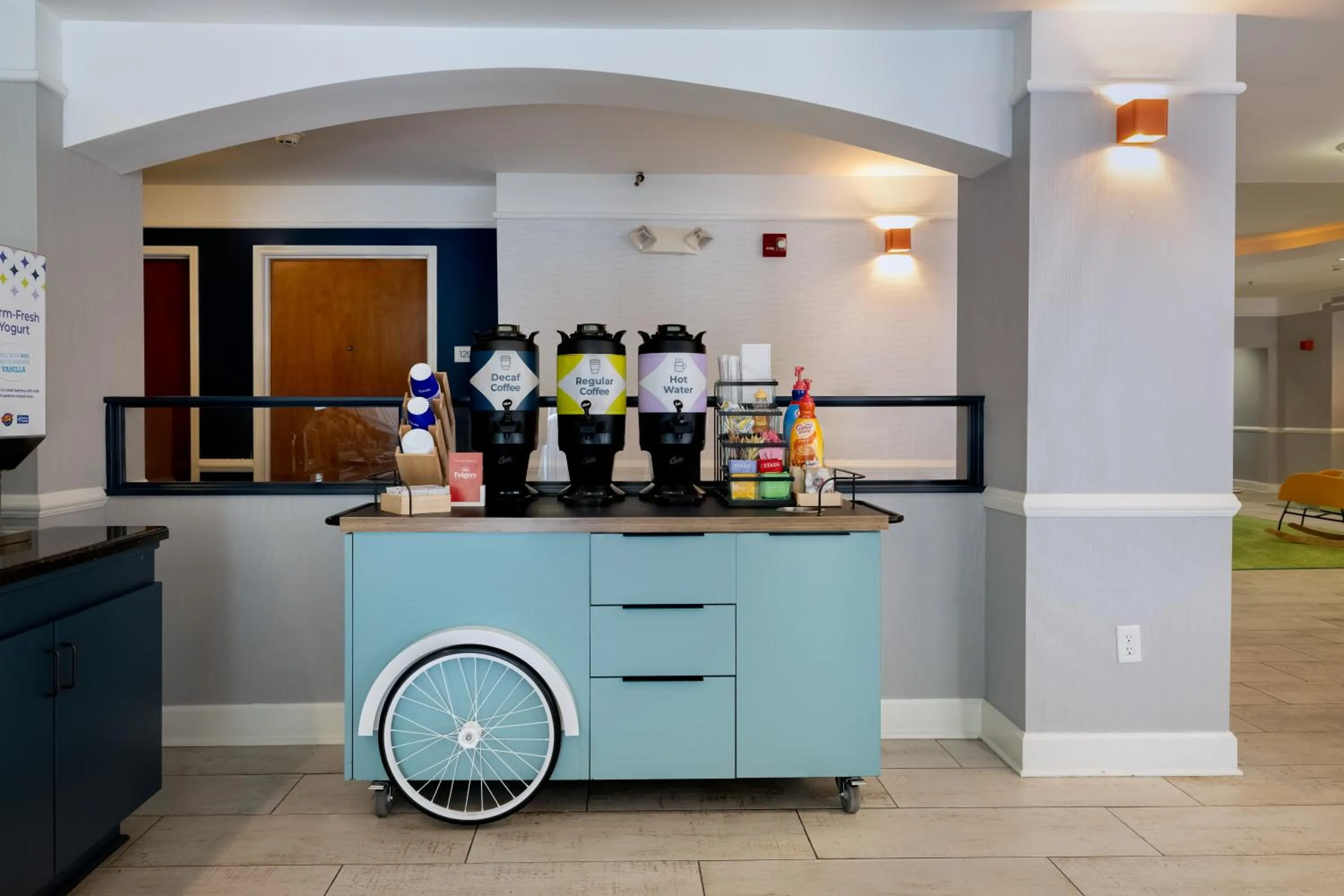 Coffee/tea facilities in Spark by Hilton Savannah Airport