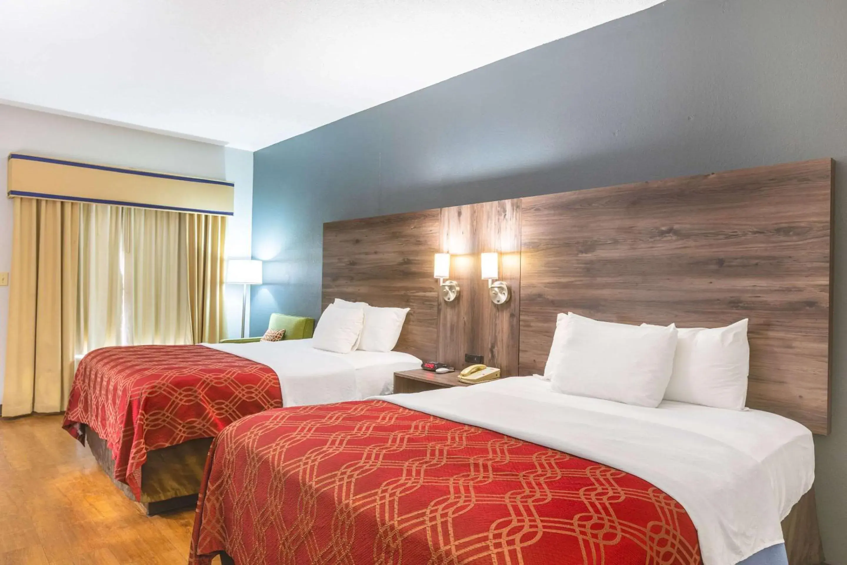 Queen Room with Two Queen Beds - Smoking in Royal Palms Inn Queen Room with Two Queen Beds - Smoking in Royal Palms Inn