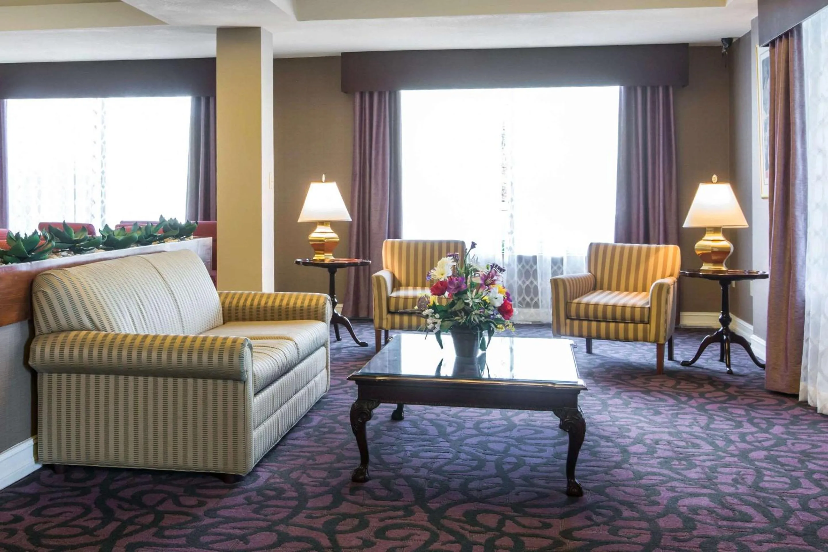 Lobby or reception in Royal Palms Inn