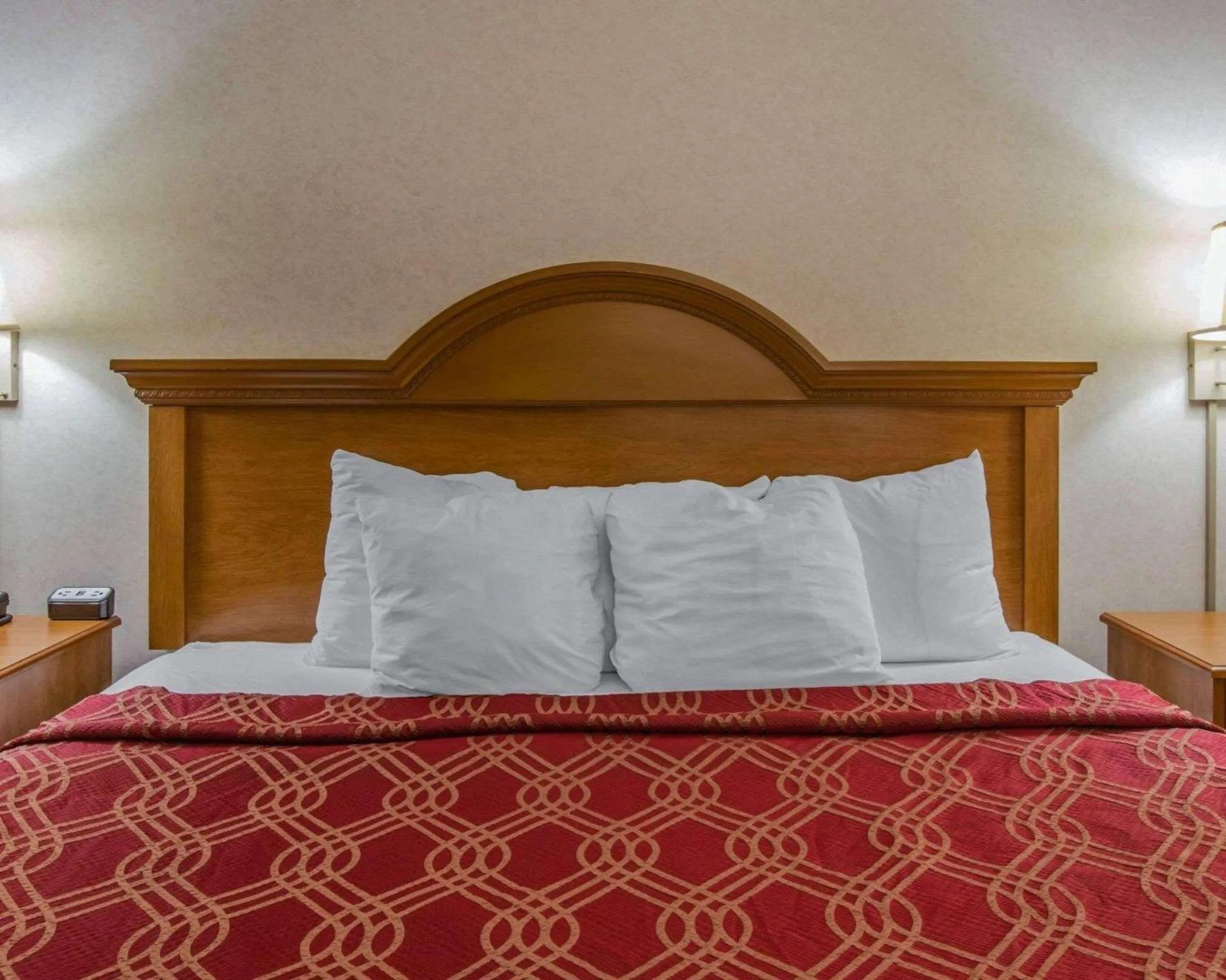 Photo of the whole room, Bed in Econo Lodge Villa Rica