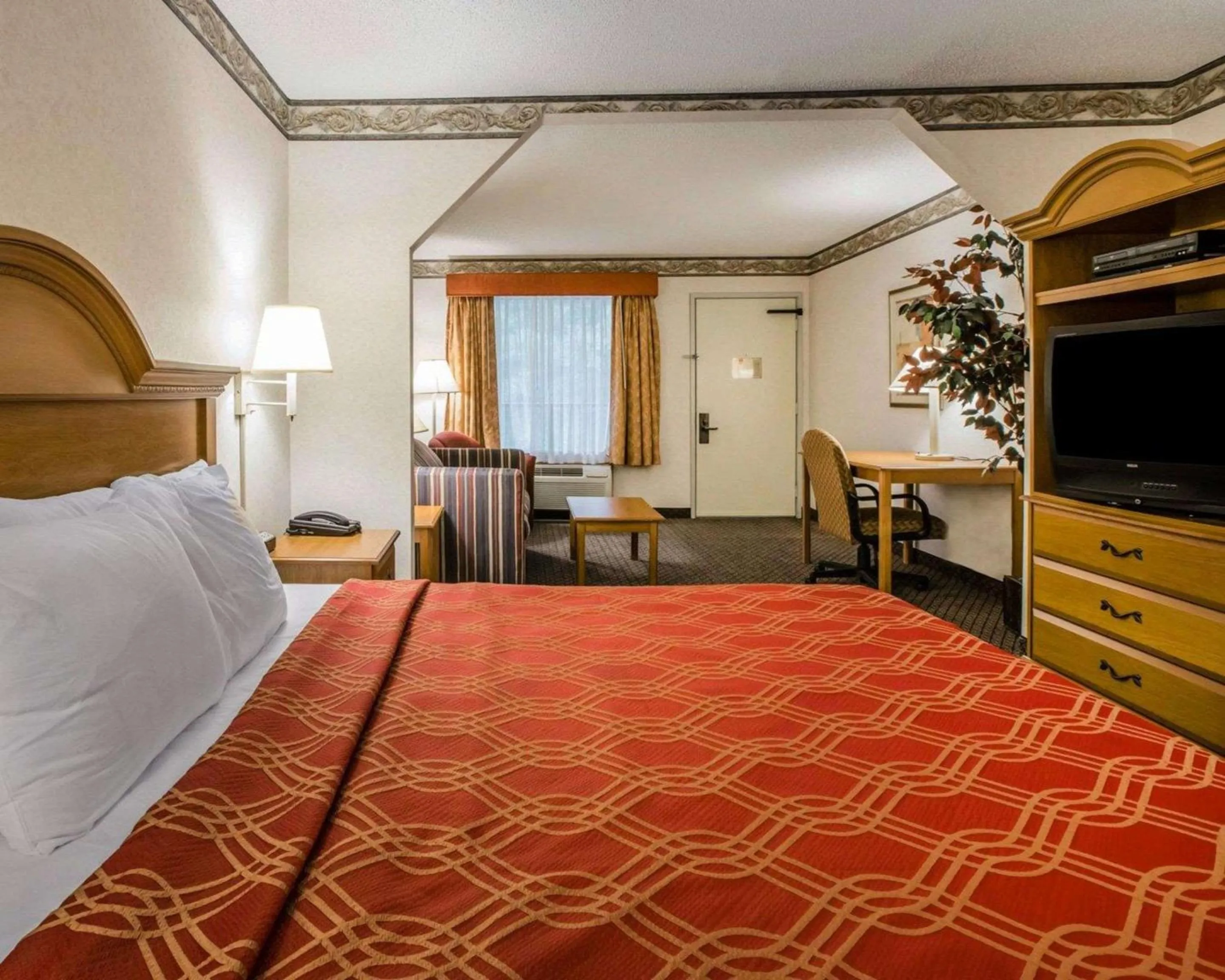 Photo of the whole room, Bed in Econo Lodge Villa Rica