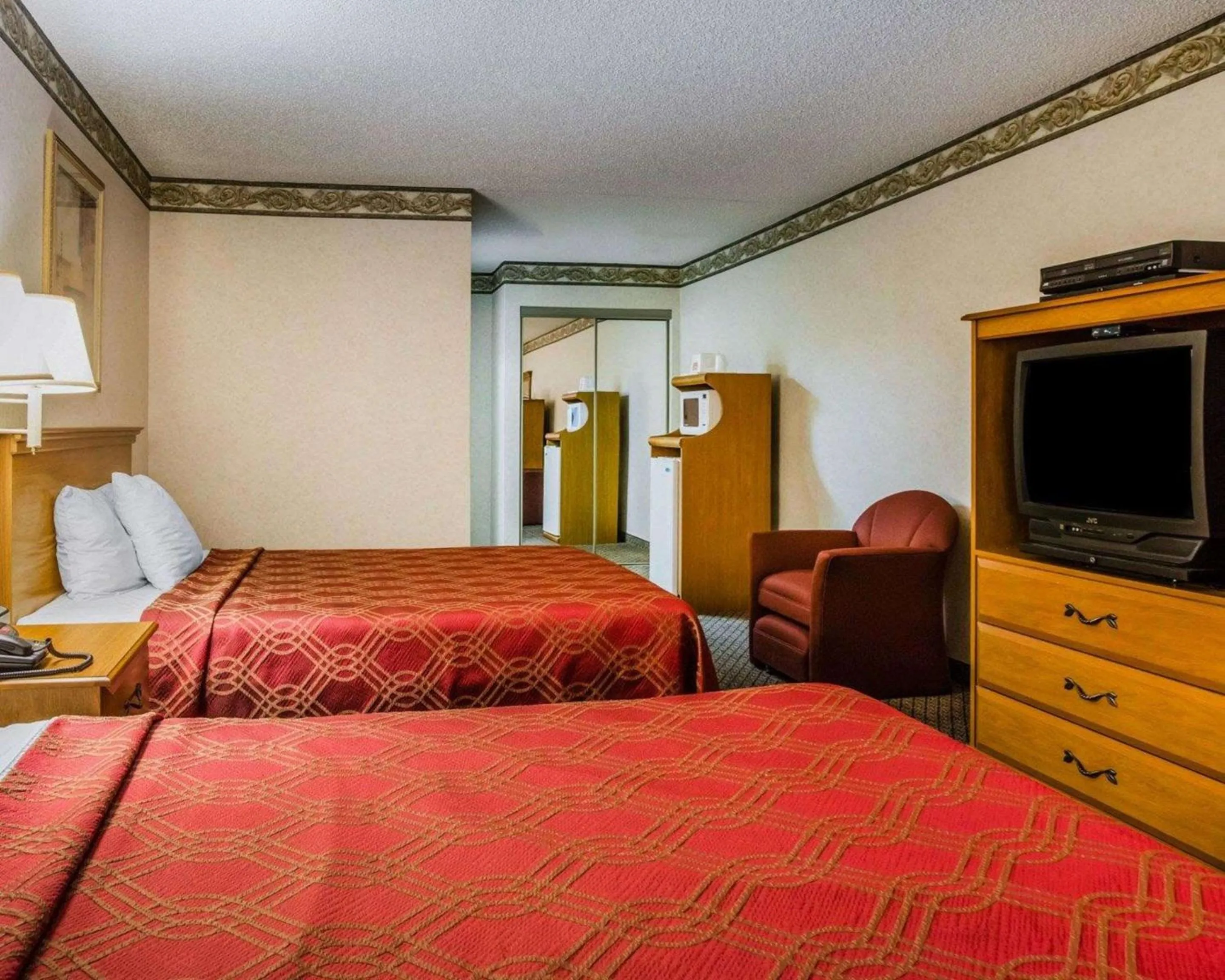 Photo of the whole room, Bed in Econo Lodge Villa Rica