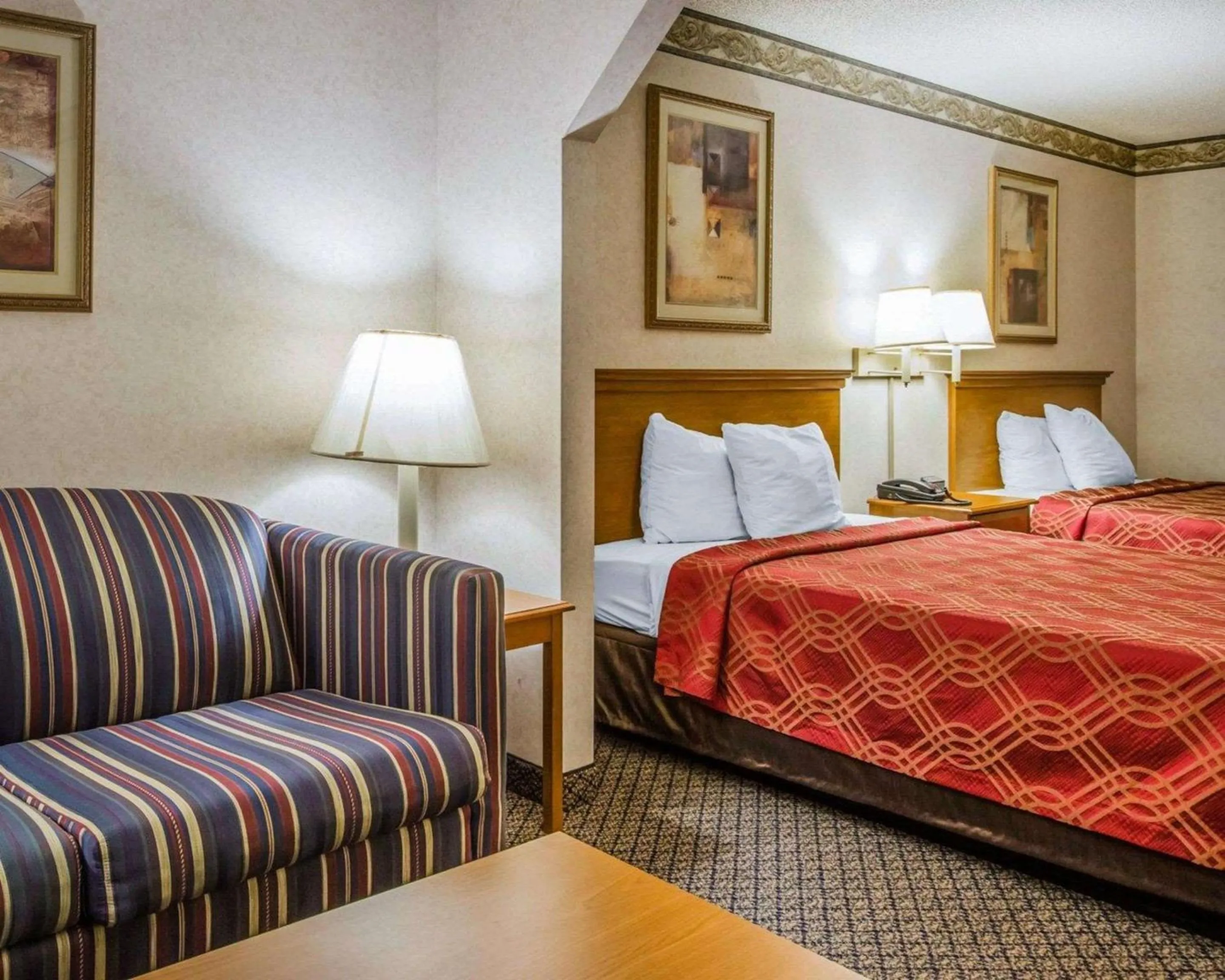 Photo of the whole room, Bed in Econo Lodge Villa Rica