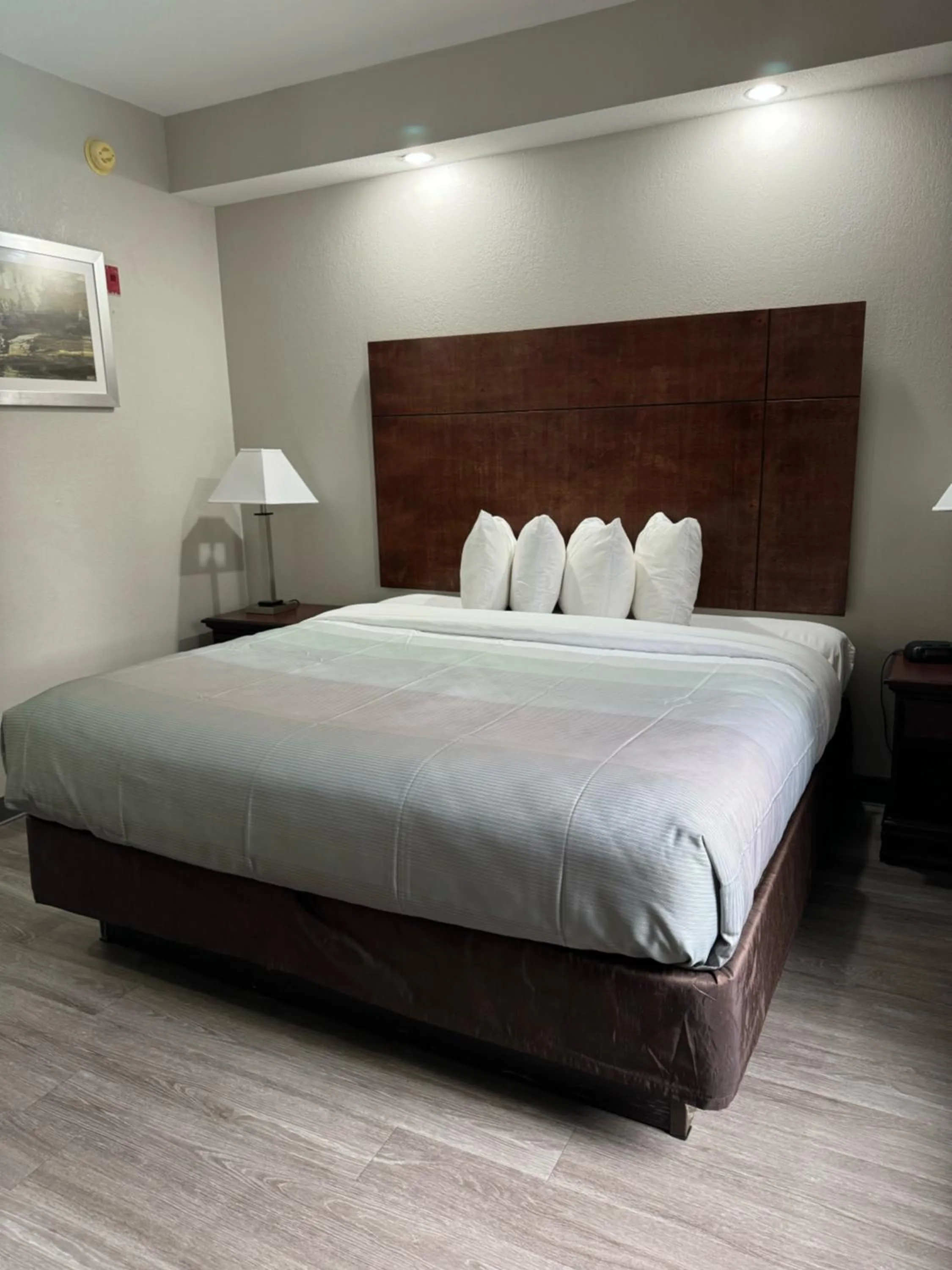 Property building, Bed in Quality Inn Newnan - Atlanta South