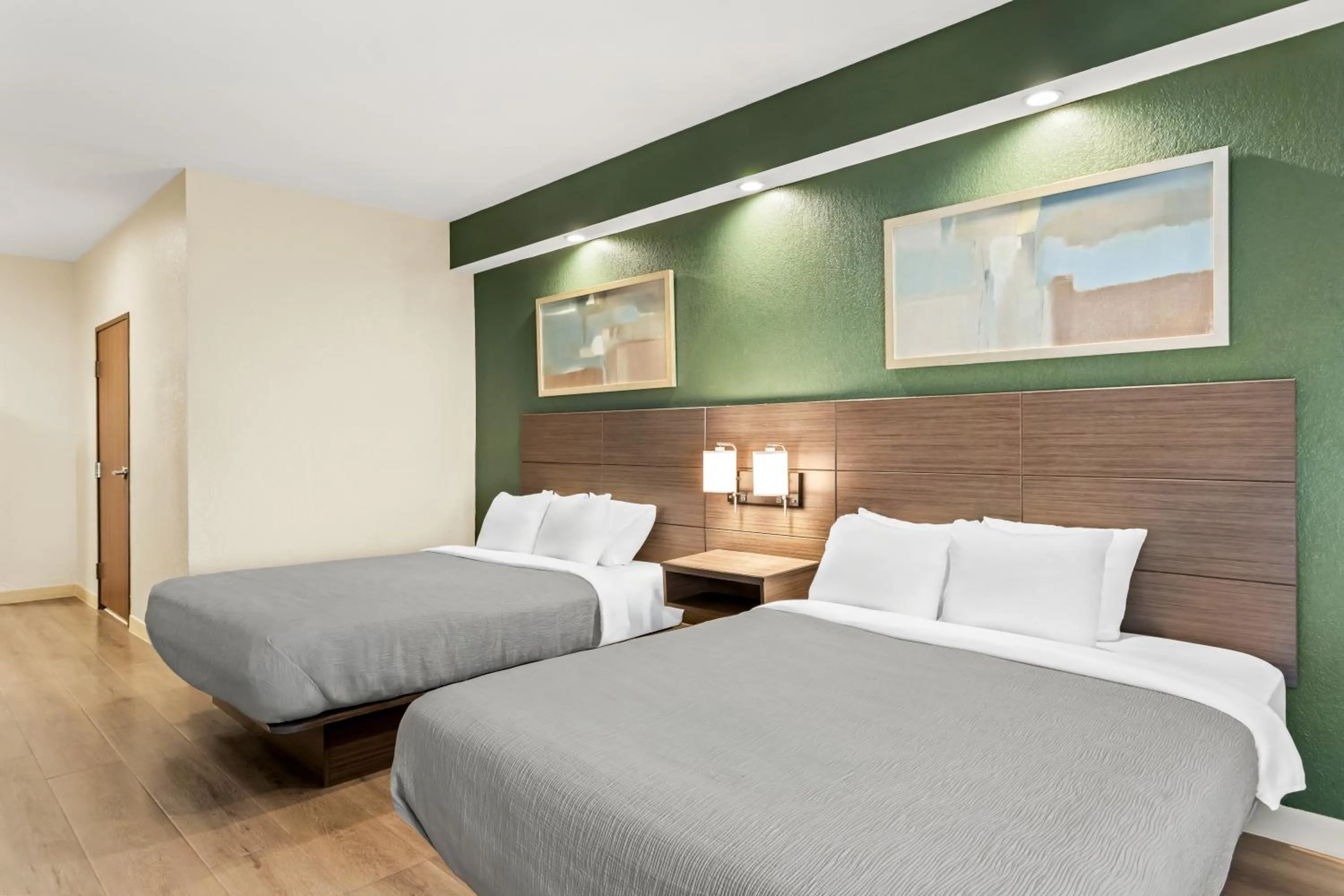 Bed in Quality Inn Pooler - Savannah I-95