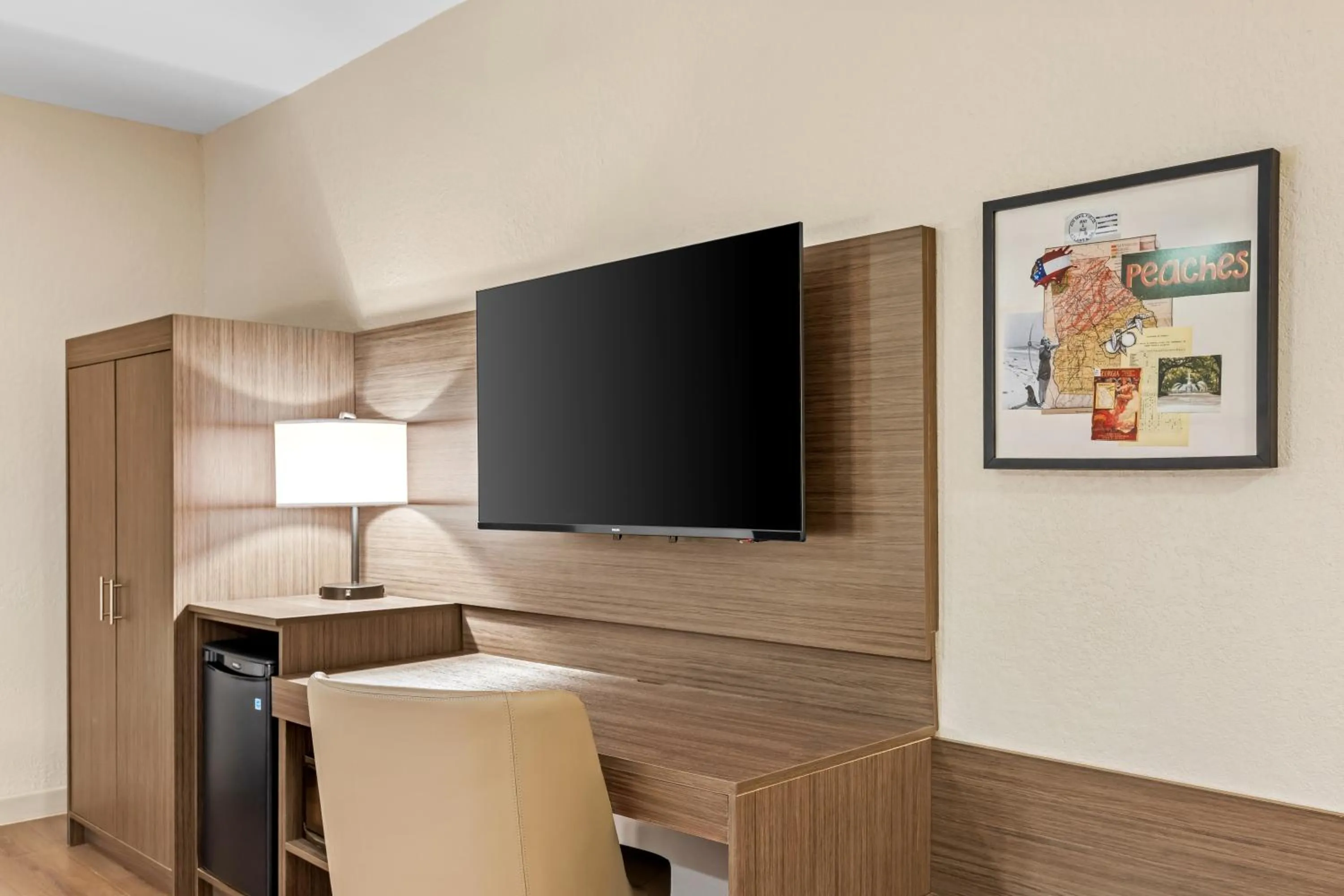 TV and multimedia in Quality Inn Pooler - Savannah I-95