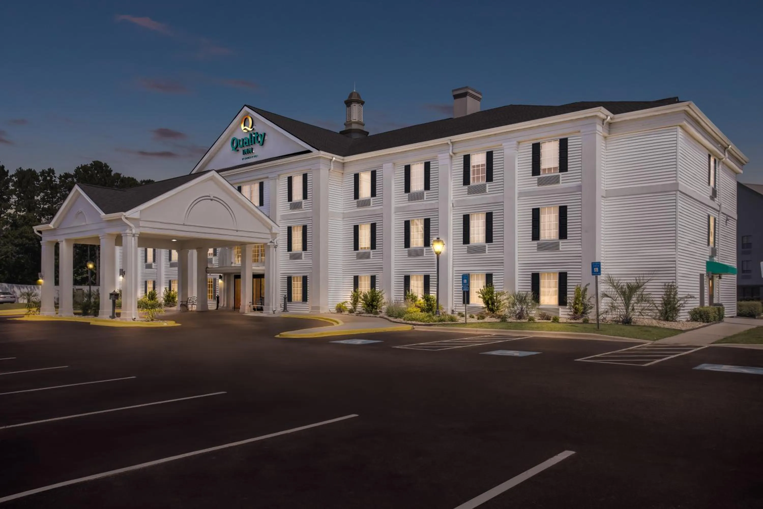 Property building in Quality Inn Pooler - Savannah I-95