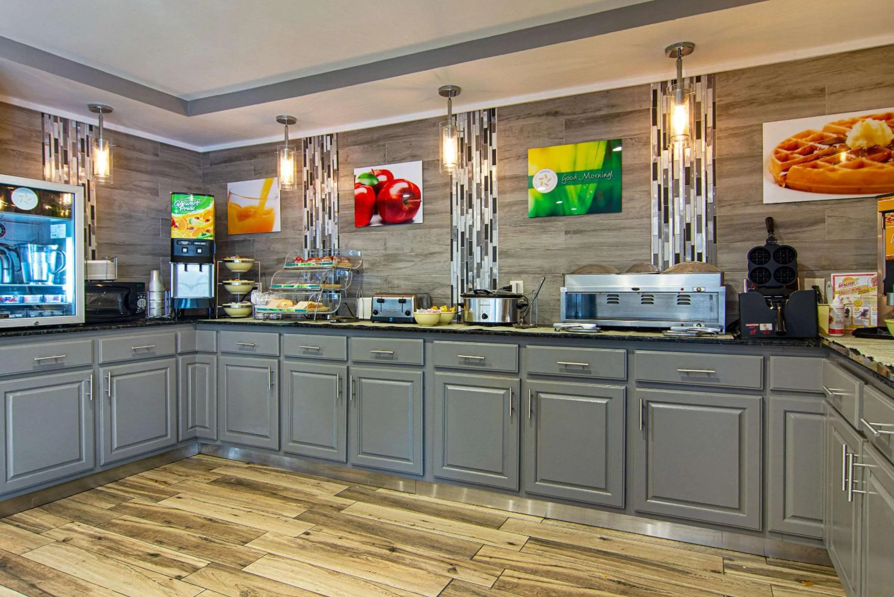 Breakfast in Quality Inn Lagrange East I-85