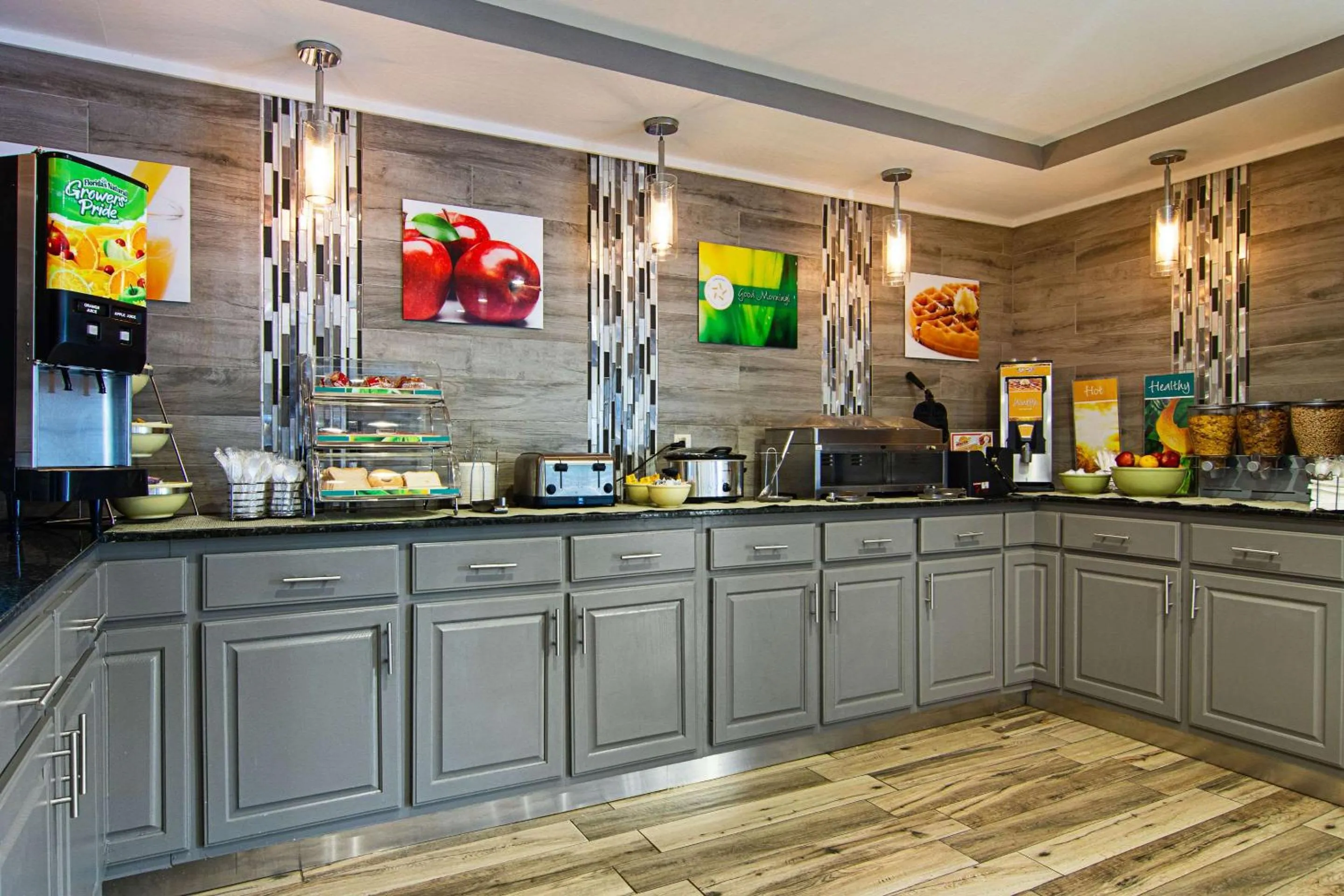 Breakfast in Quality Inn Lagrange East I-85