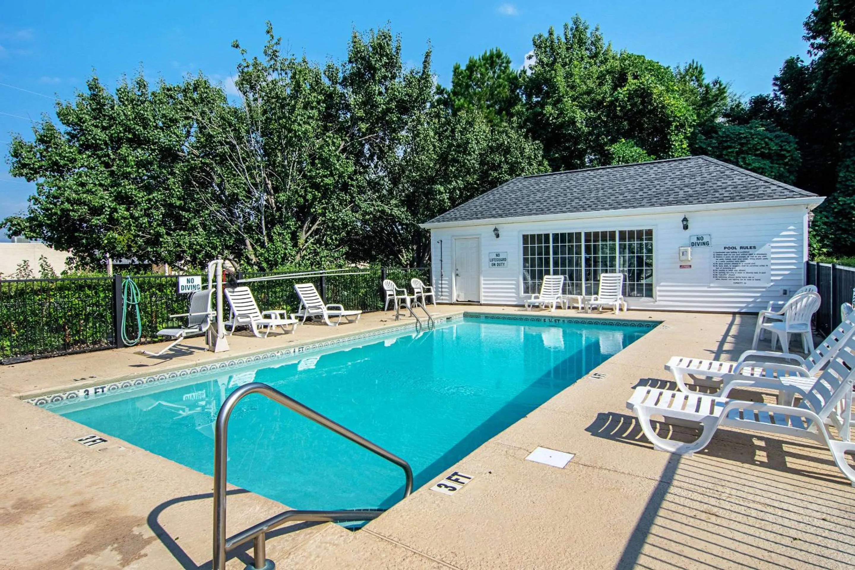 Swimming pool in Quality Inn Lagrange East I-85