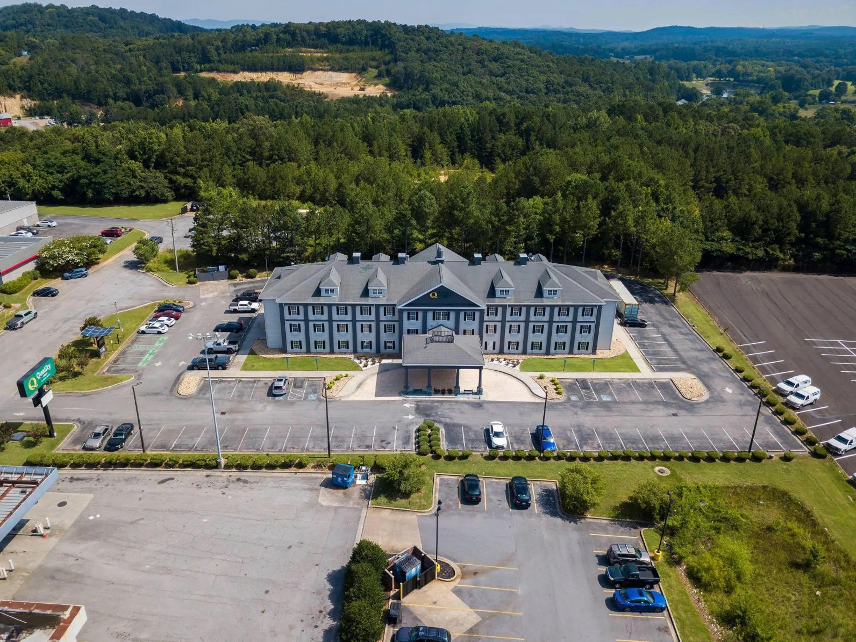 Property building in Quality Inn Rome South