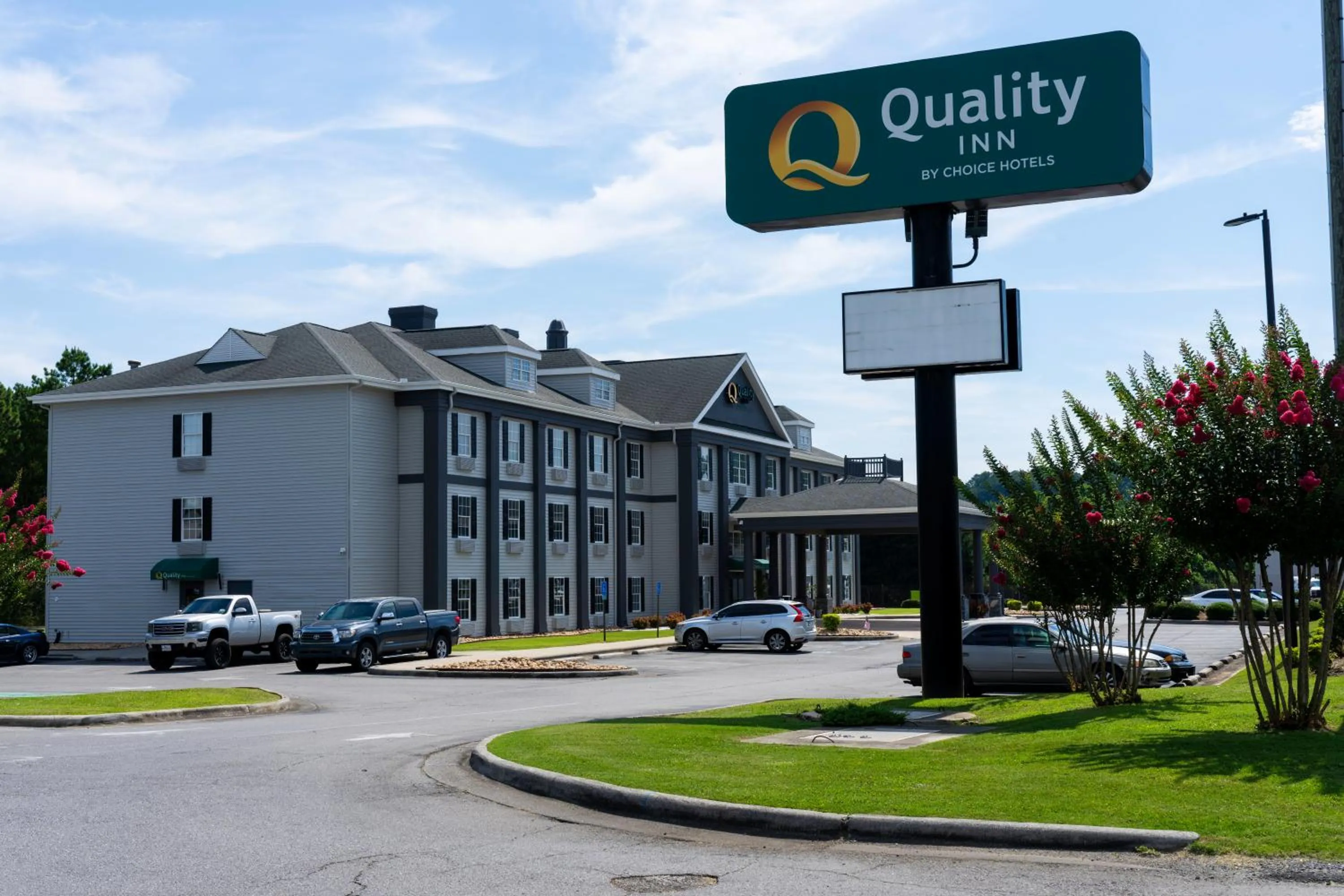 Property building in Quality Inn Rome South